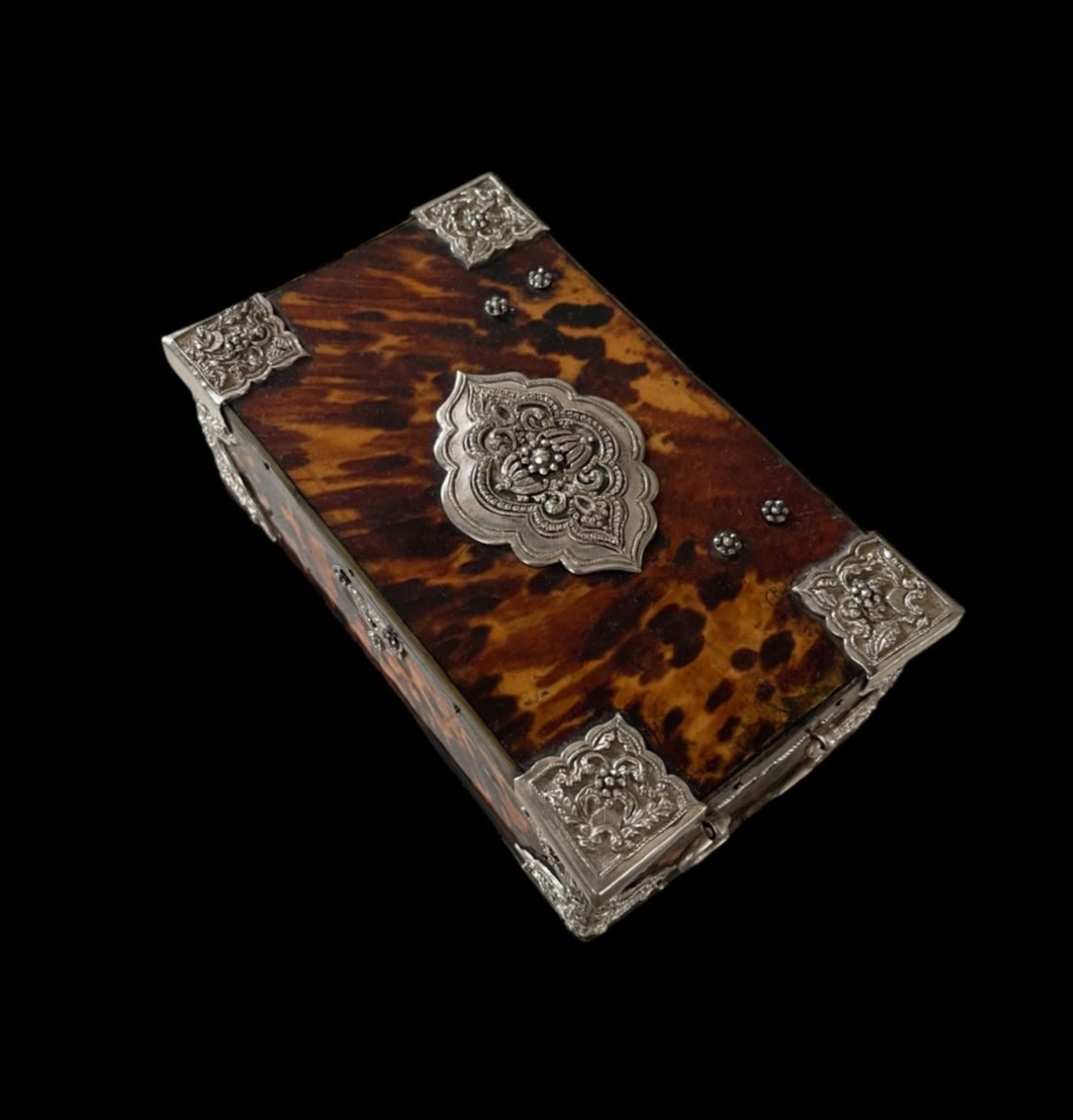 Exquisite Dutch colonial "Sirih" Tea Box in tortoiseshell and embossed silver, Batavia, Indonesia, 1 - Image 2 of 7