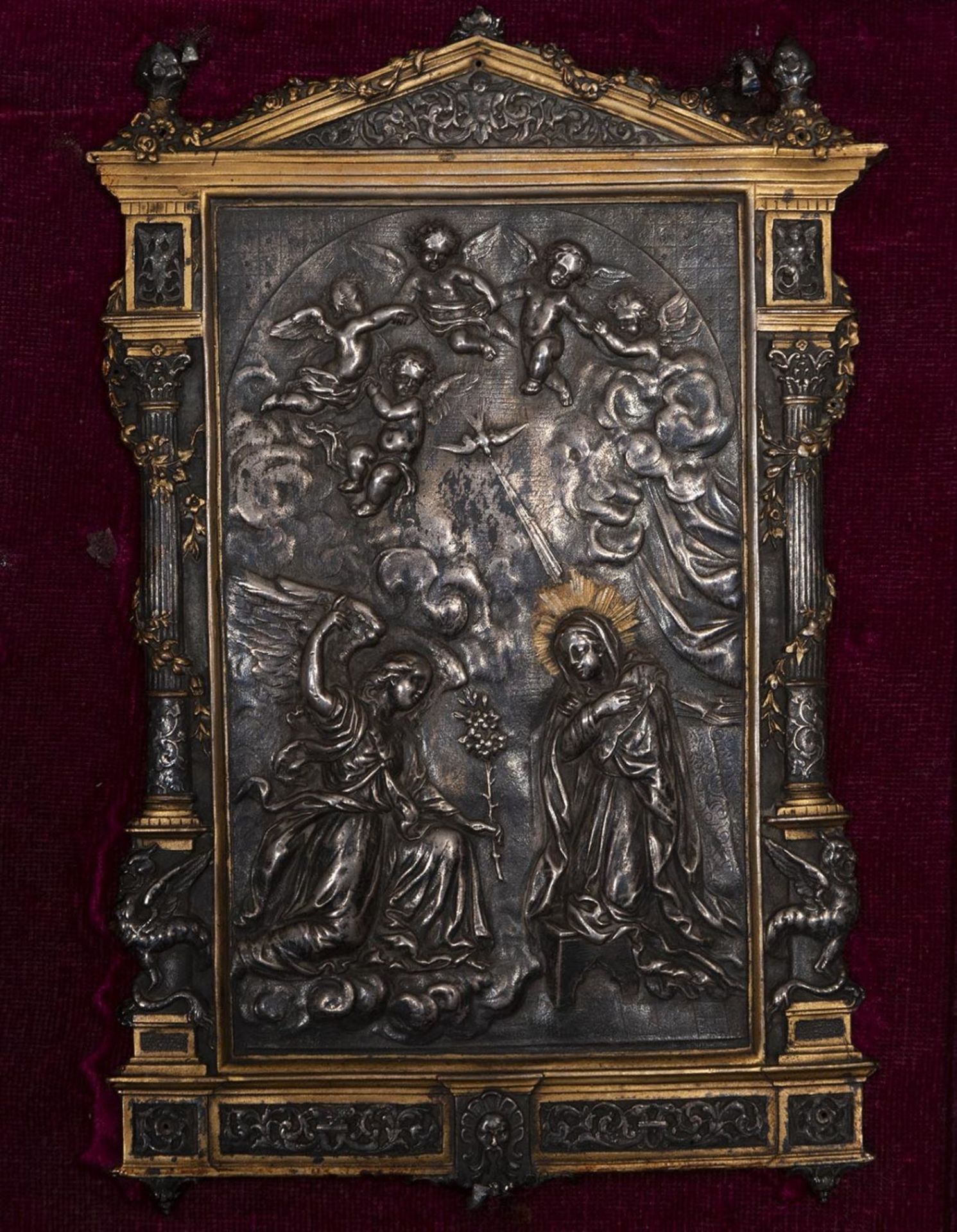 The Annunciation of Mary. Fine Italian relief in embossed and gilded silver from the 18th century, N - Image 2 of 3