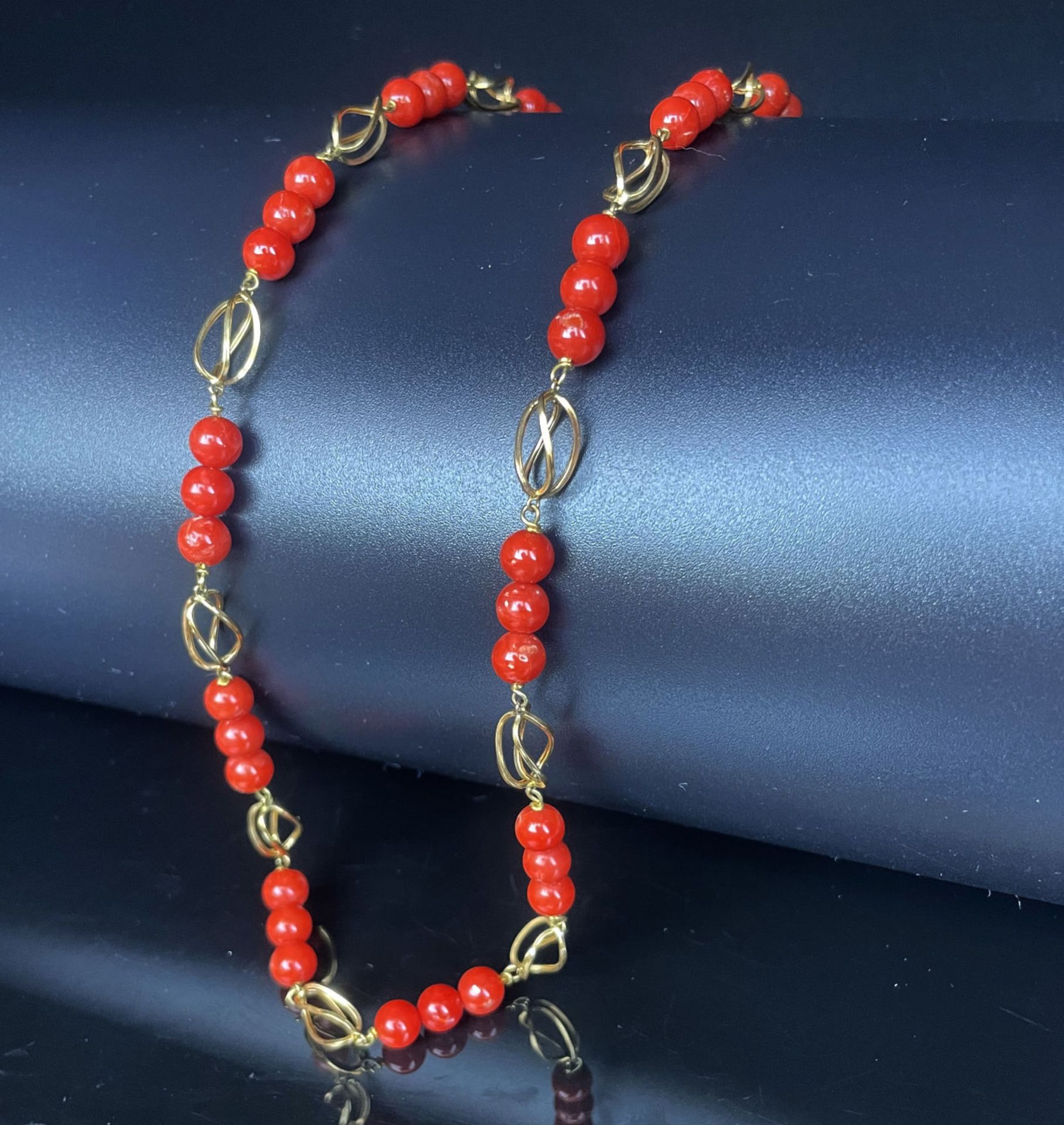 Yellow Gold and Coral Necklace. - Image 6 of 6