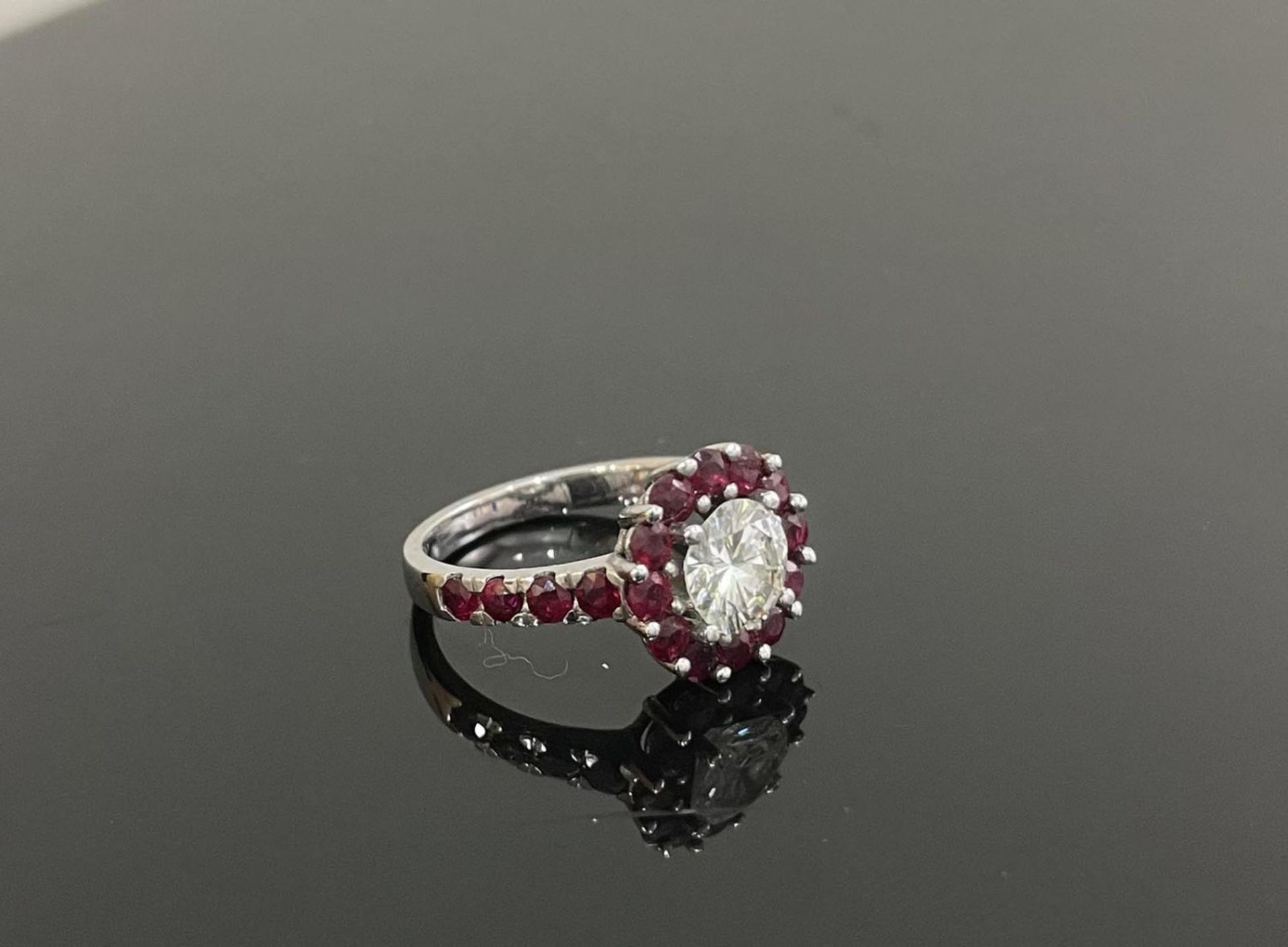 White Gold Ring with Diamond and Ruby. - Bild 2 aus 6