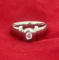 18 kt white gold solitaire ring