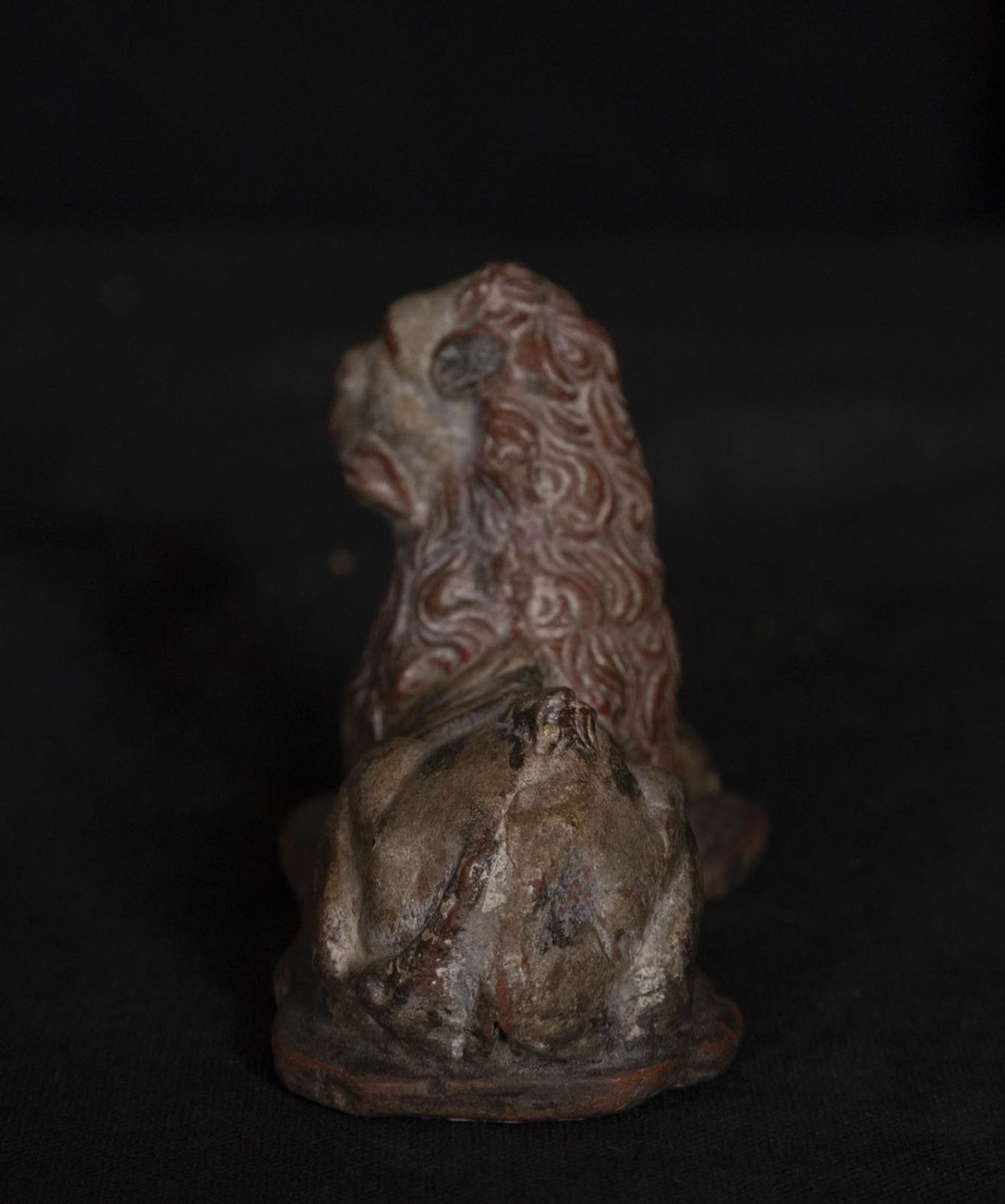 Lion in carved and polychrome stone, Portuguese colonial work from South India, 17th century - Image 4 of 4