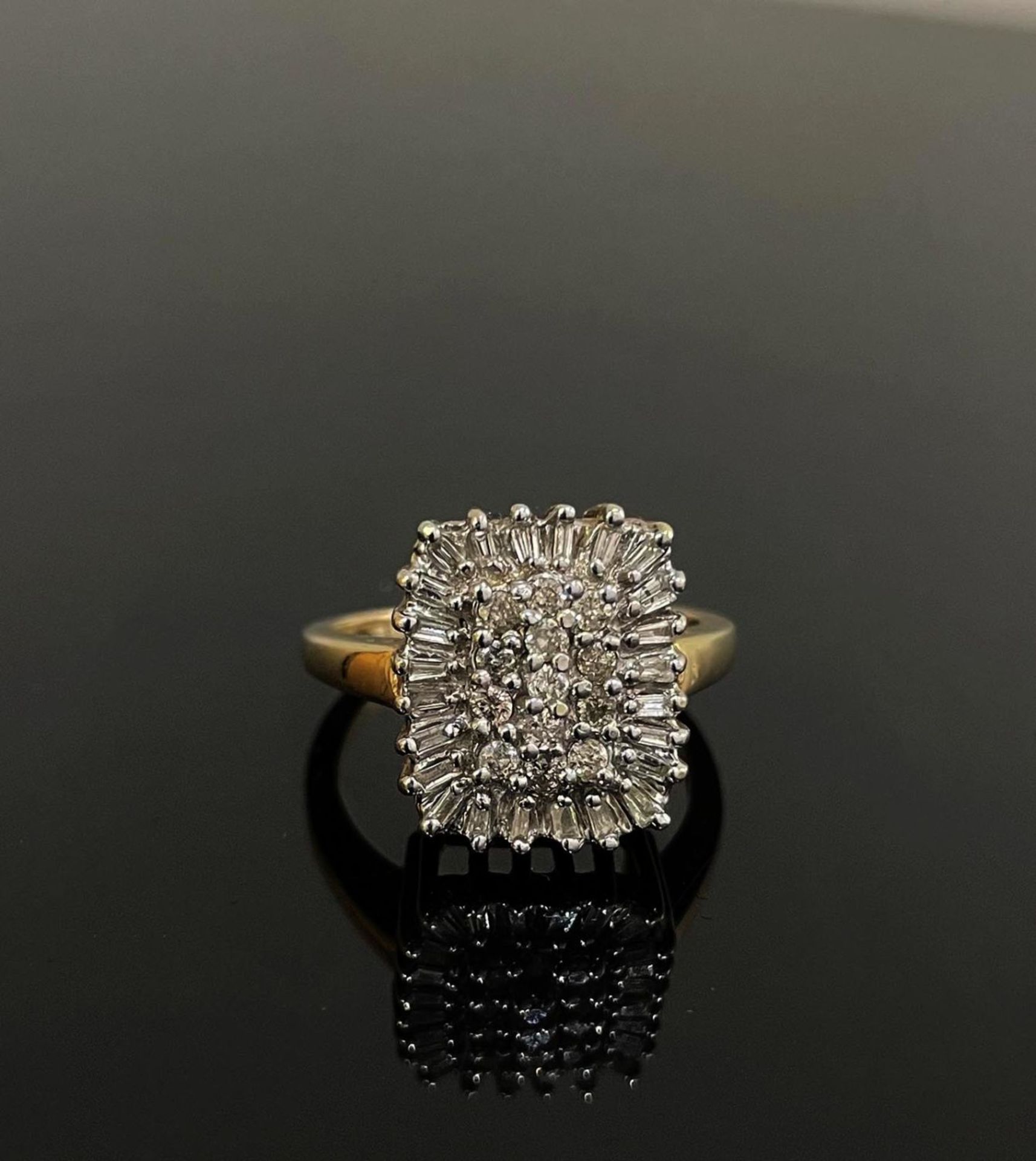 Yellow Gold and Diamonds Ring.