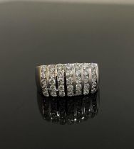 18kt White Gold and Diamonds Ring.