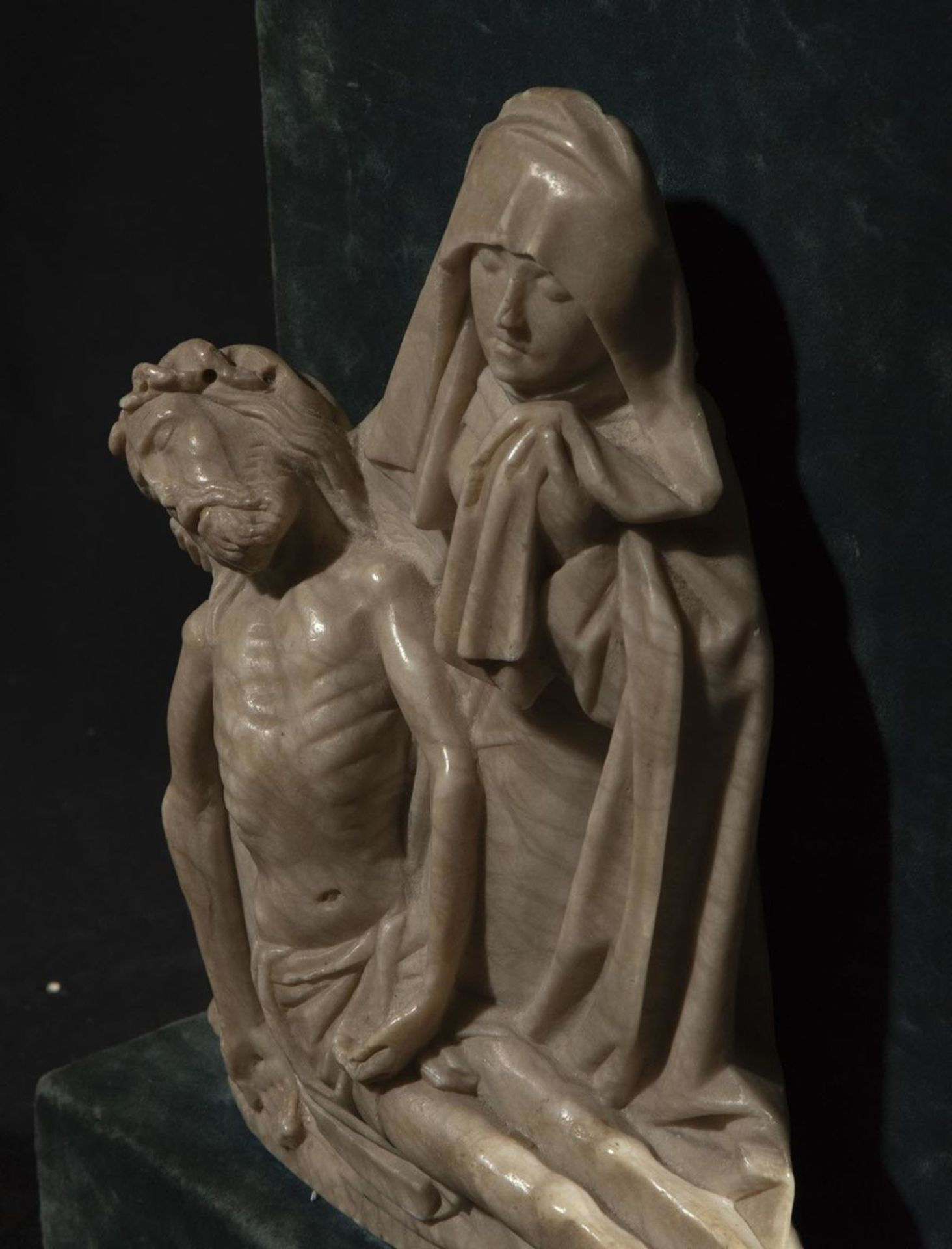 Flemish Gothic style alabaster pietá, possibly 19th century - Bild 3 aus 5