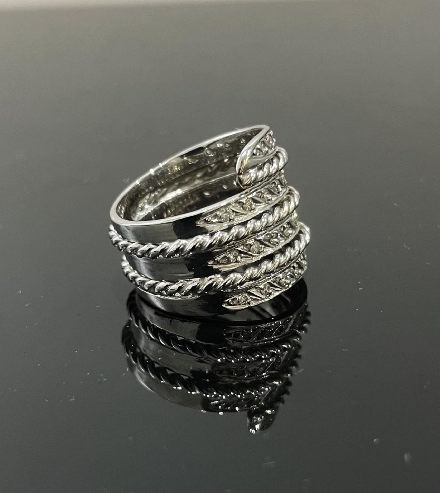 18 kt White Gold and Diamonds Spiral Ring. - Bild 2 aus 4