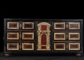 Elegant Hispano Flemish Cabinet from the 17th century with central door in the shape of a Portico