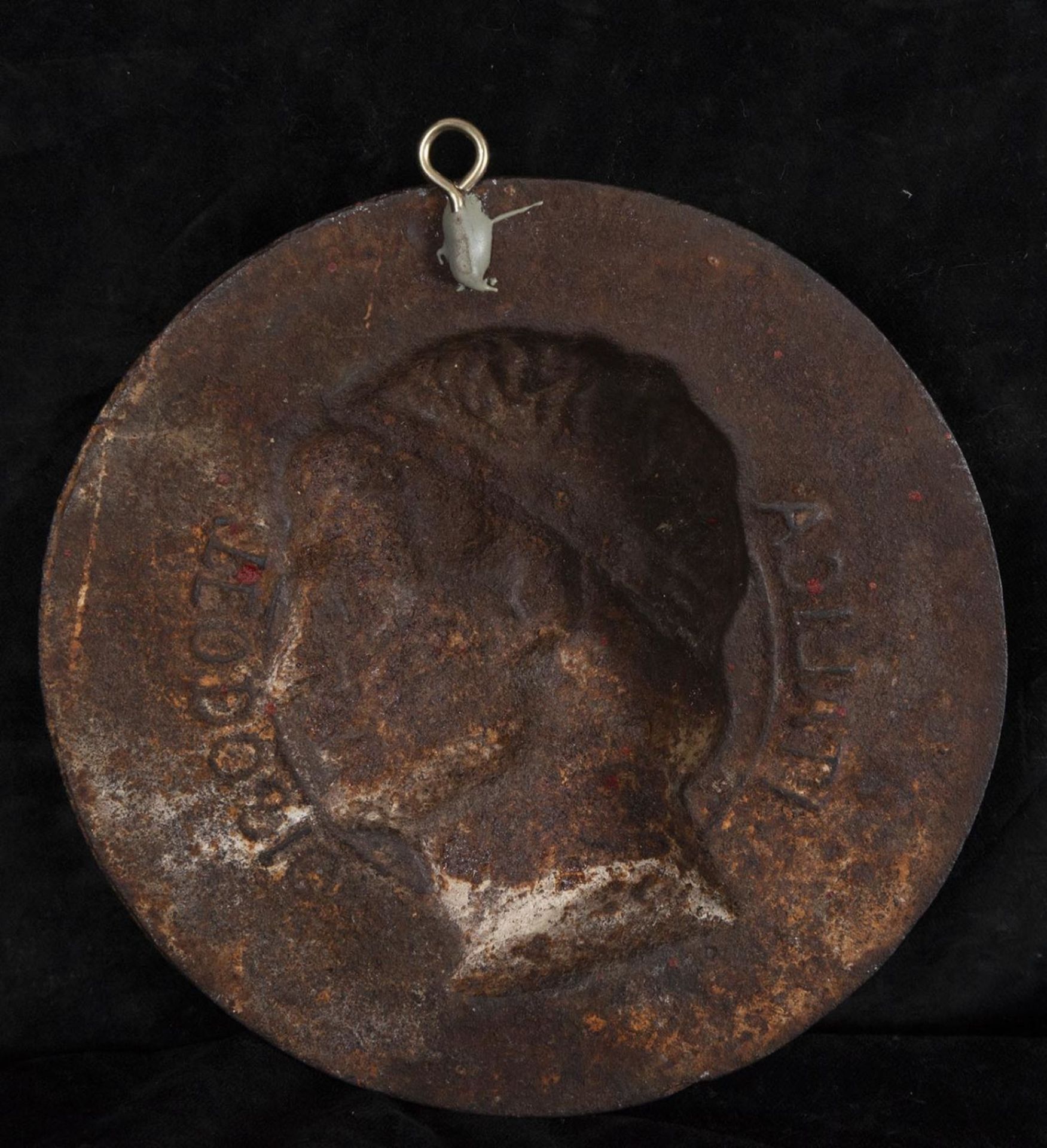 Decorative Large Grand Tour Medallion of Neoclassical Style in wrought iron representing the Emperor - Image 3 of 3