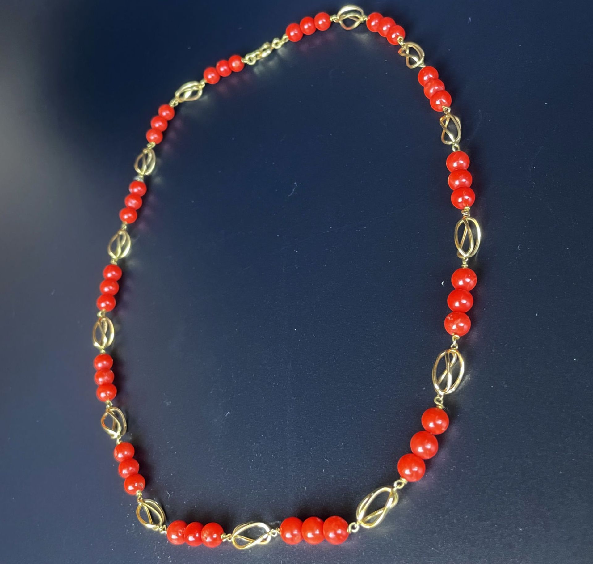 Yellow Gold and Coral Necklace. - Image 4 of 6