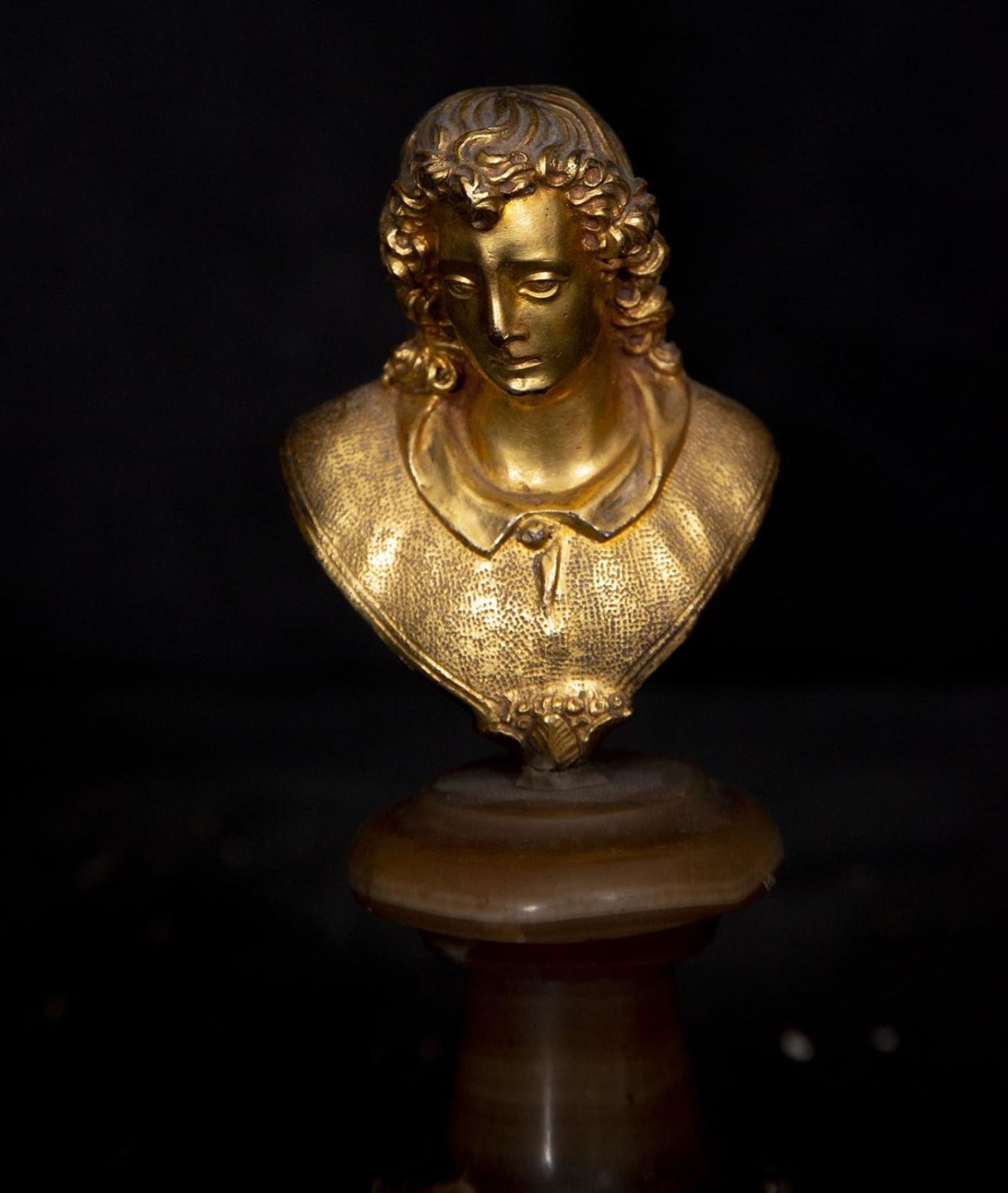 Exquisite bust in gilt bronze with onyx base, Italian school of Alessandro Algardi, Italy, 17th cent - Image 2 of 5