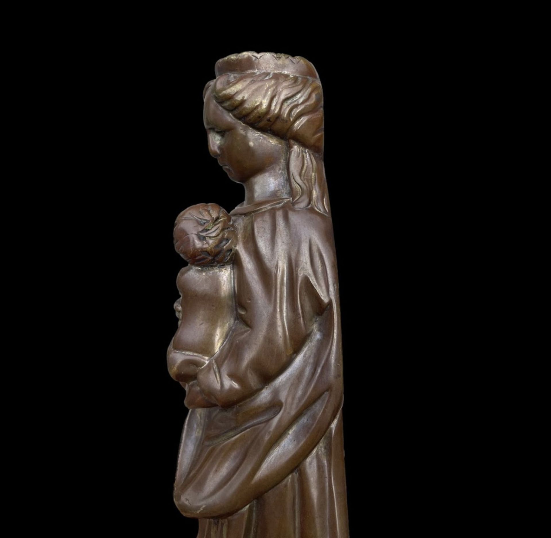 Large Virgin and Child from Mechelen in bronze from the mid-15th century, possibly forming part of a - Image 4 of 5