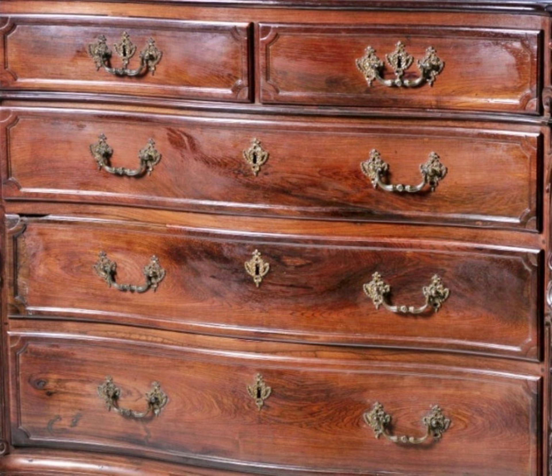 Important Portuguese Colonial Jorge I Chest of Drawers in solid Brazilian Rosewood, Portuguese work  - Image 3 of 3