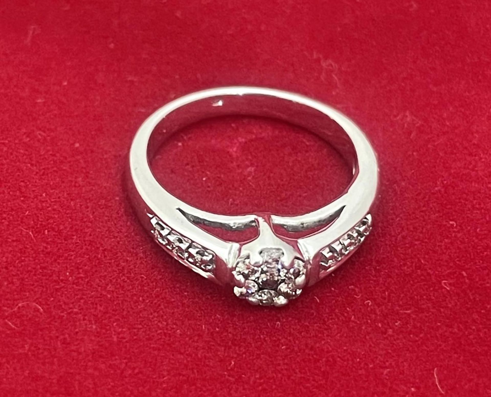 18 kt white gold solitaire ring - Image 2 of 4