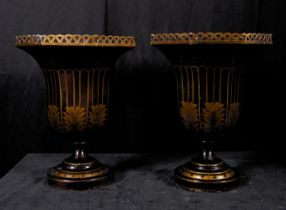 Pair of Cup-Shaped Planters in lacquered wood, Neoclassical style