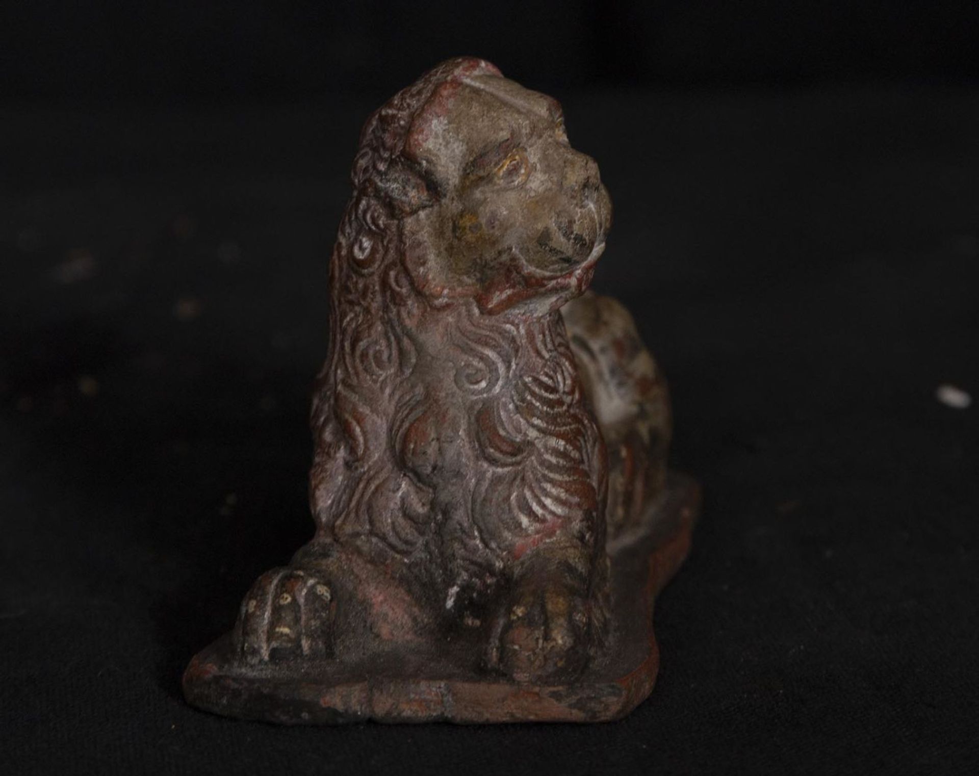 Lion in carved and polychrome stone, Portuguese colonial work from South India, 17th century - Image 2 of 4