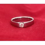 18 kt white gold solitaire ring