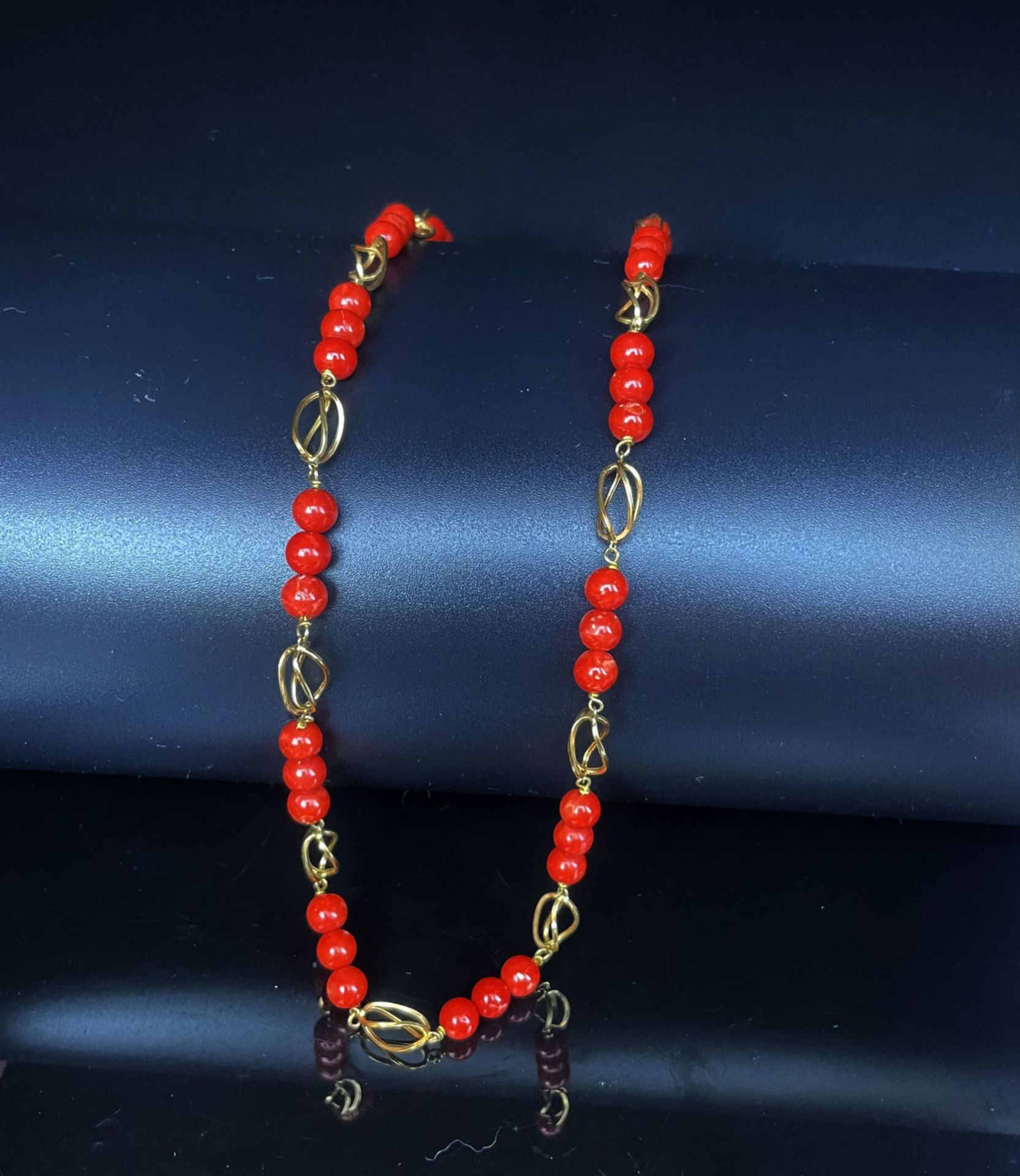 Yellow Gold and Coral Necklace. - Image 5 of 6