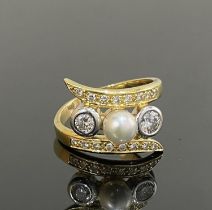 18kt Yellow Gold and White Gold Ring, Pearl and Diamonds.