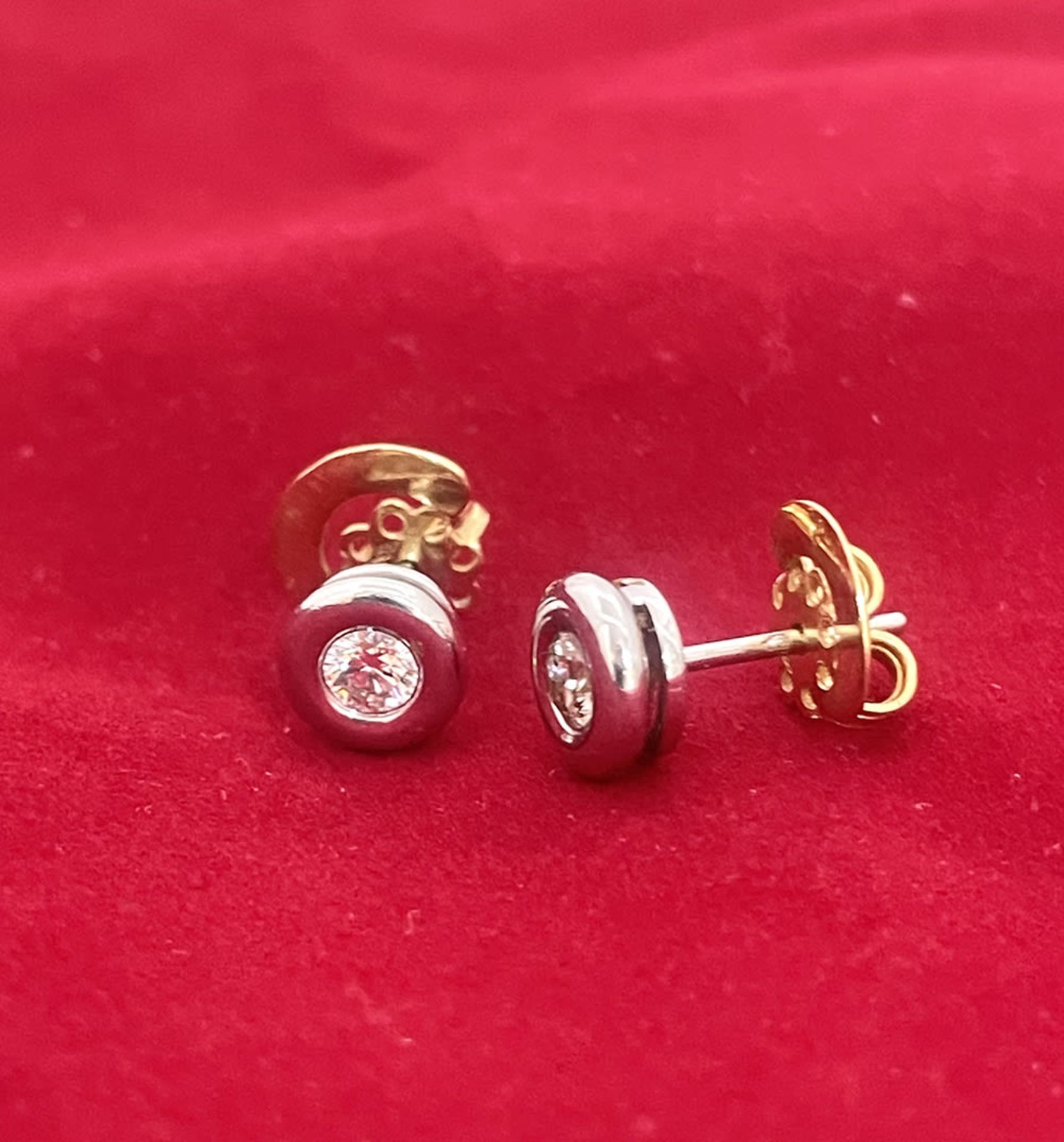 18 kt white gold and diamond stud earrings. - Bild 2 aus 4