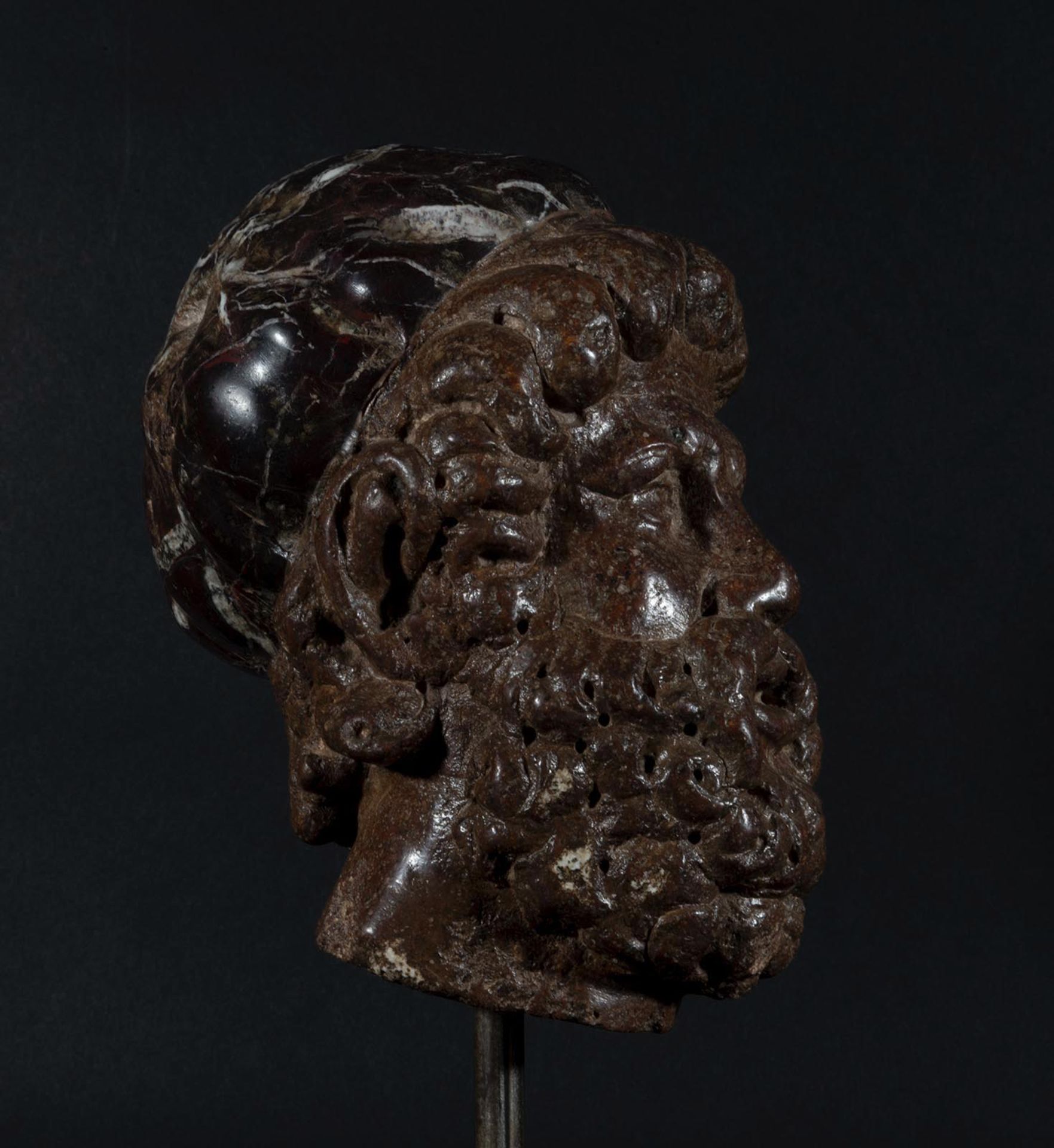 Hercules head in Red Porphyry and Marble following Classical Roman models, Italian, 16th - 17th c - Image 2 of 5