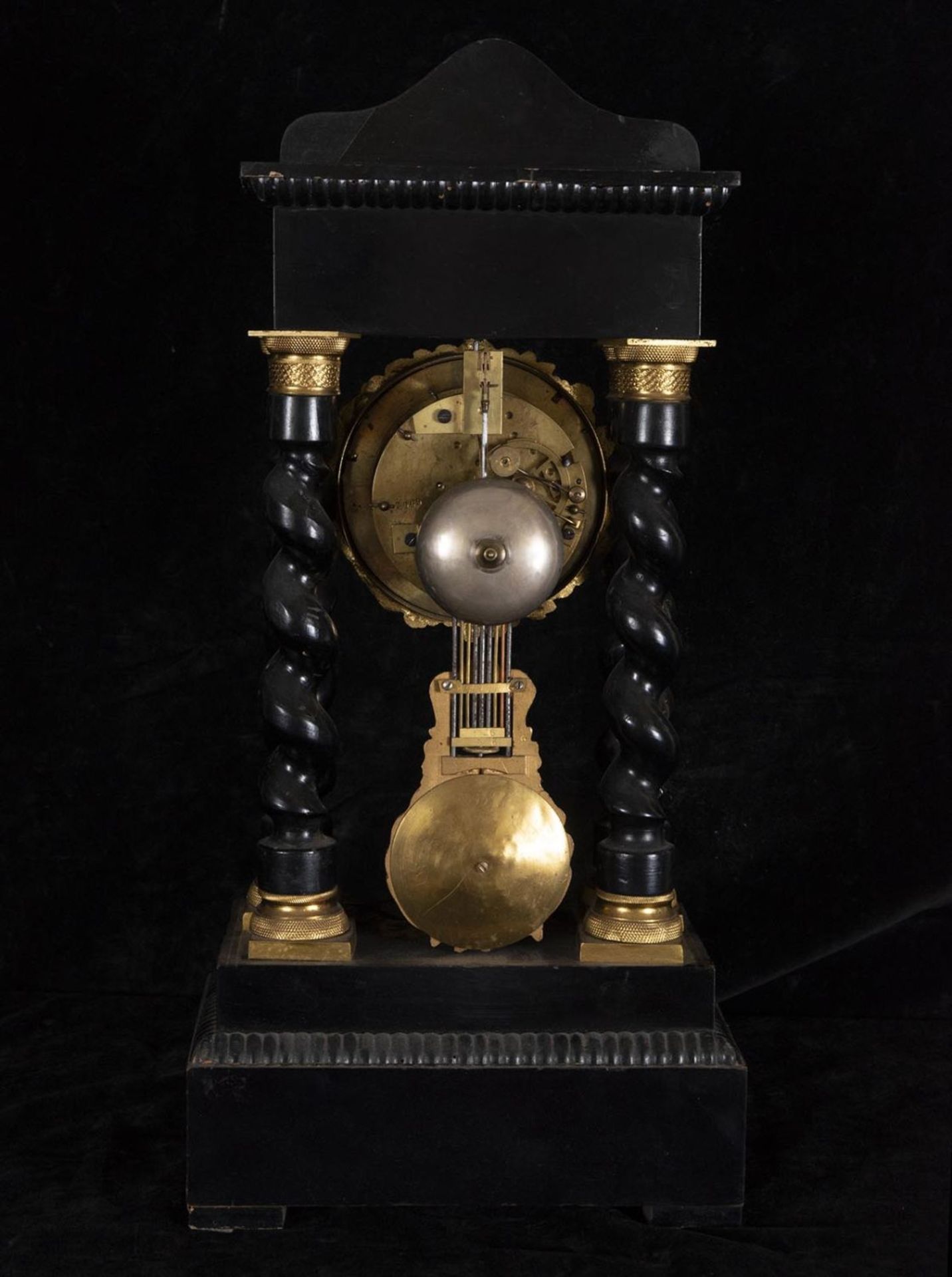 French porch-type clock in ebony and fruit wood marquetry, mercury-gilded bronze finishes, 19th cent - Bild 4 aus 5