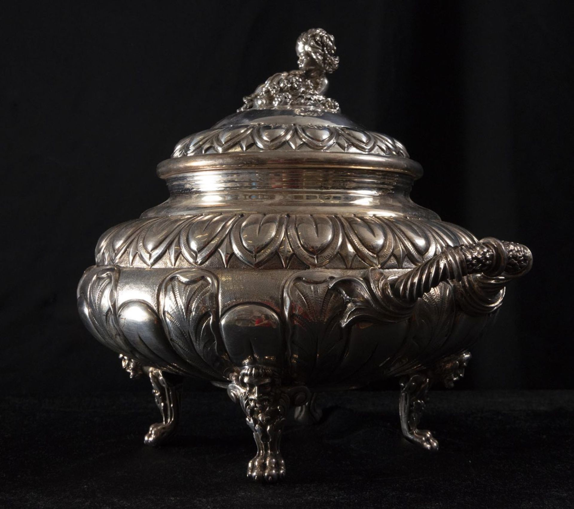 Elegant French tureen with Cherub-shaped lid and faun legs, 19th century, in 925 Sterling silver - Image 2 of 5