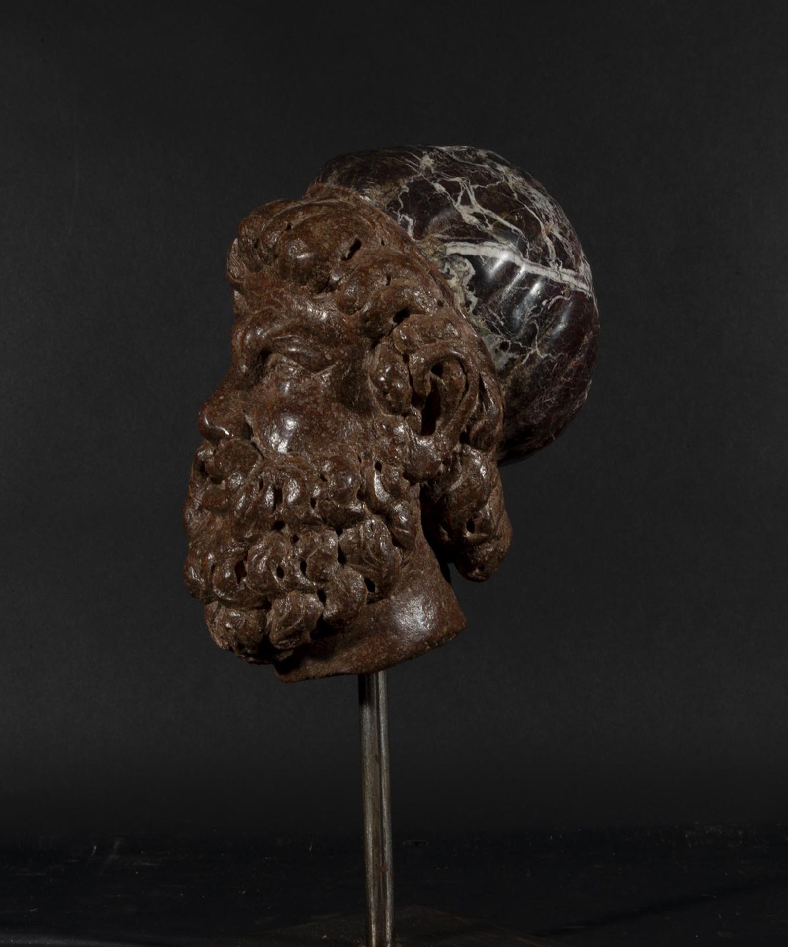 Hercules head in Red Porphyry and Marble following Classical Roman models, Italian, 16th - 17th c - Image 5 of 5