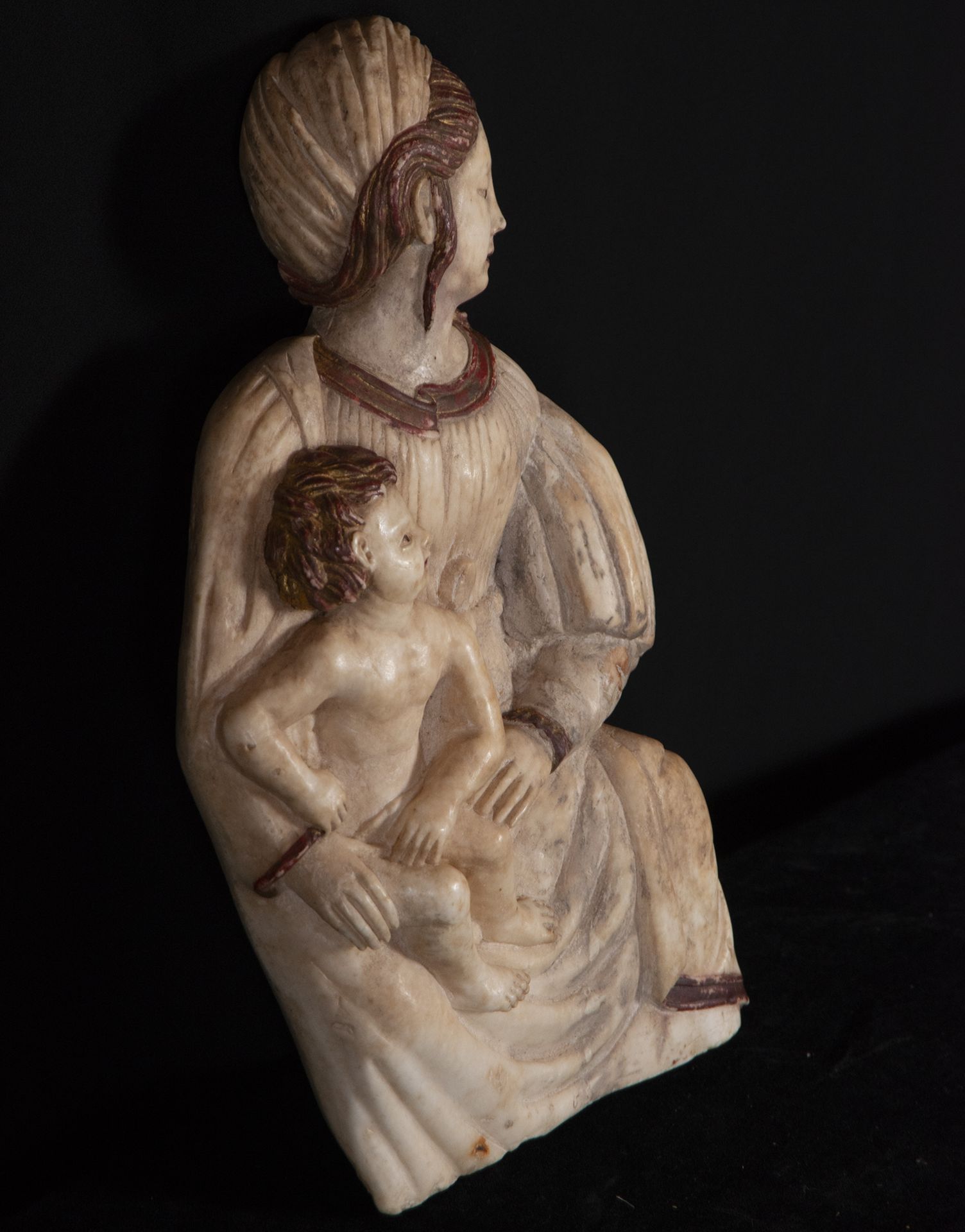 Important Madonna with Child in Spanish-Flemish Alabaster attributable to the work of Felipe de Biga - Bild 3 aus 5