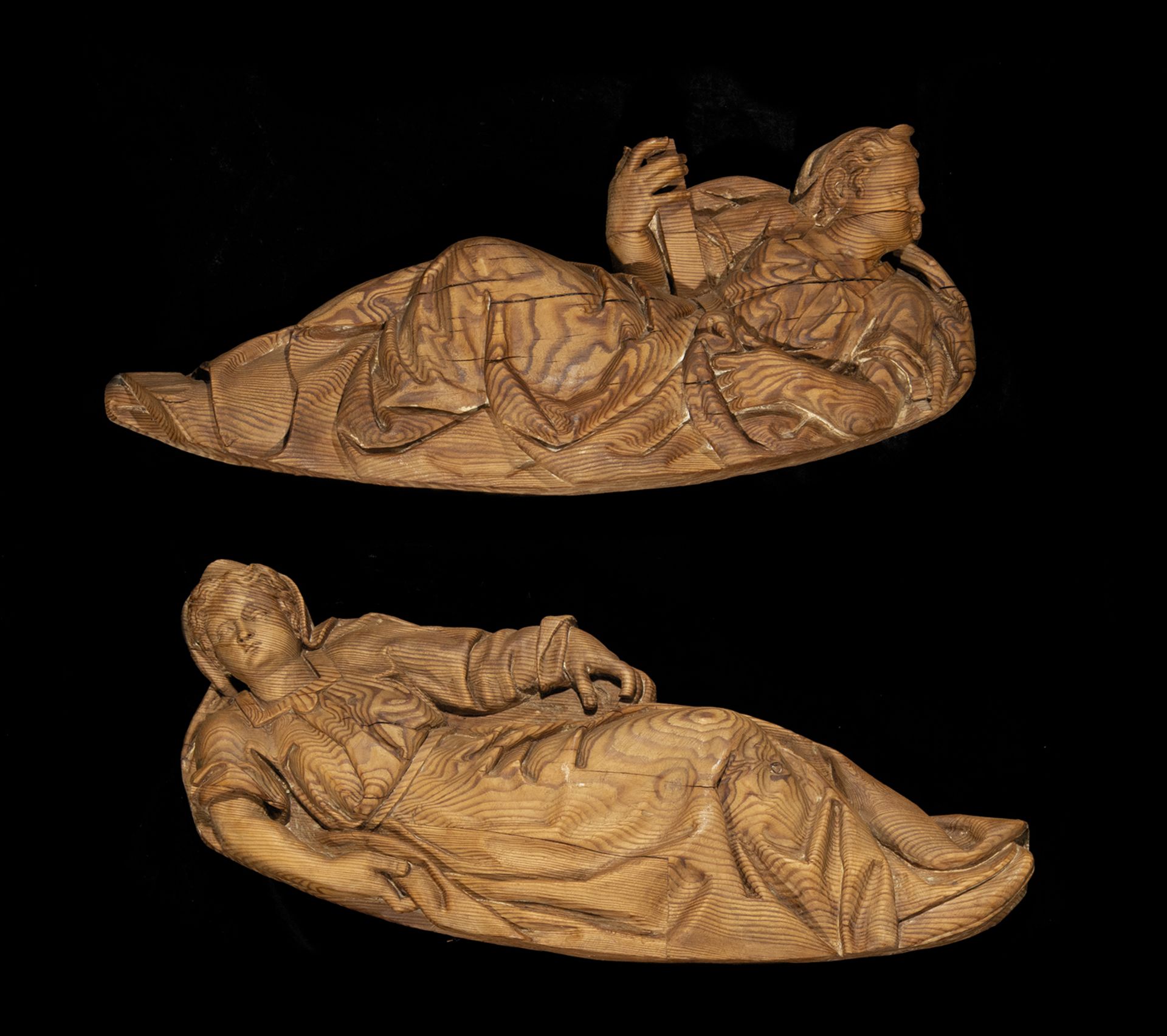 Pair of Large and Decorative Carvings of Saints lying in wood in their color from the 16th century, 