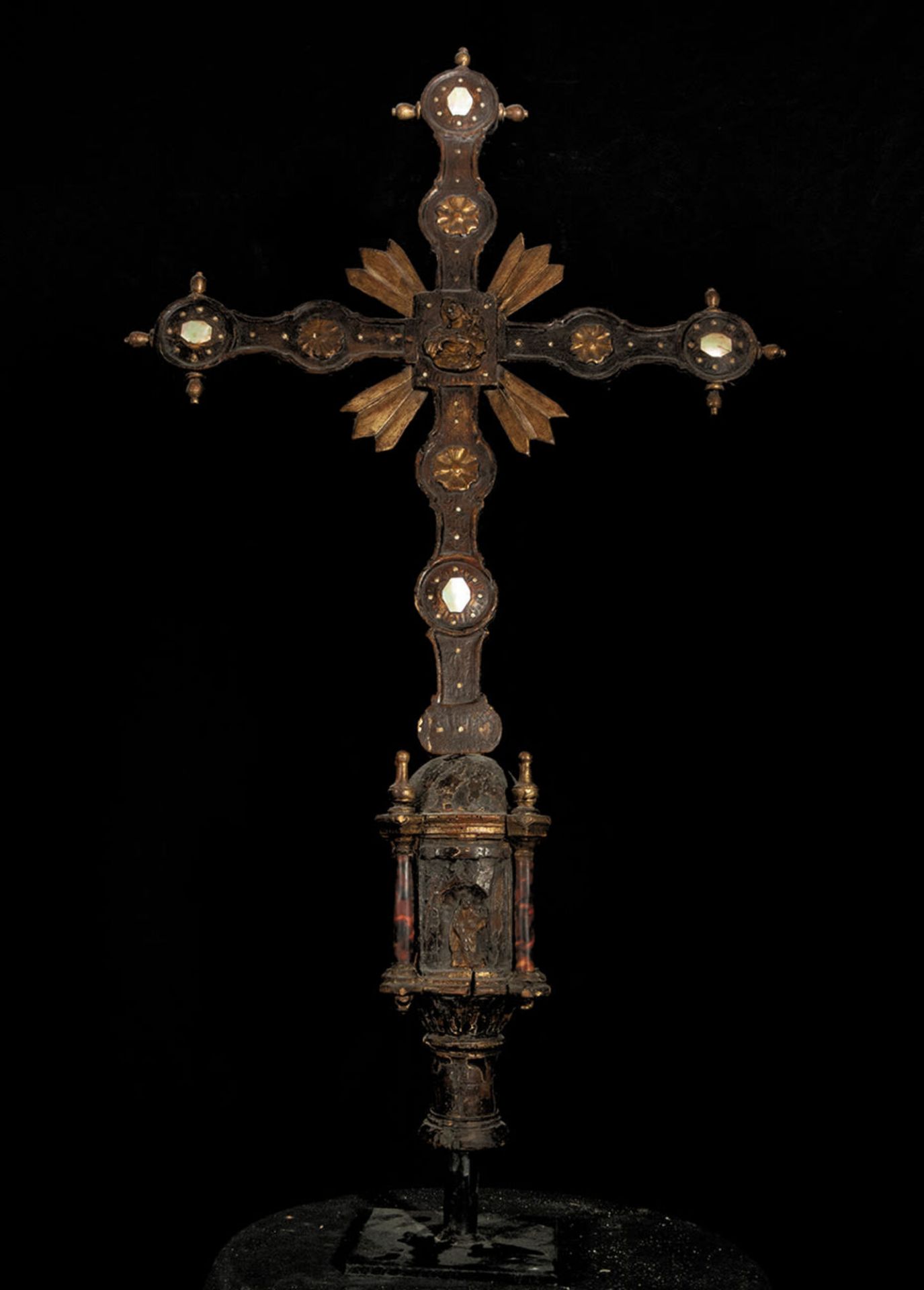 Peruvian Processional Cross in Mother of Pearl, Carey and Mother of Pearl, colonial viceregal work f - Bild 2 aus 4