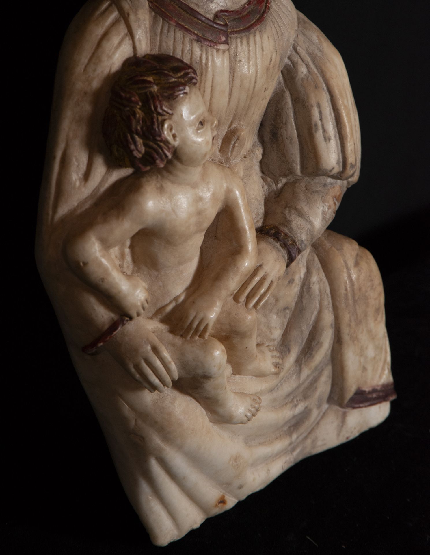 Important Madonna with Child in Spanish-Flemish Alabaster attributable to the work of Felipe de Biga - Bild 4 aus 5