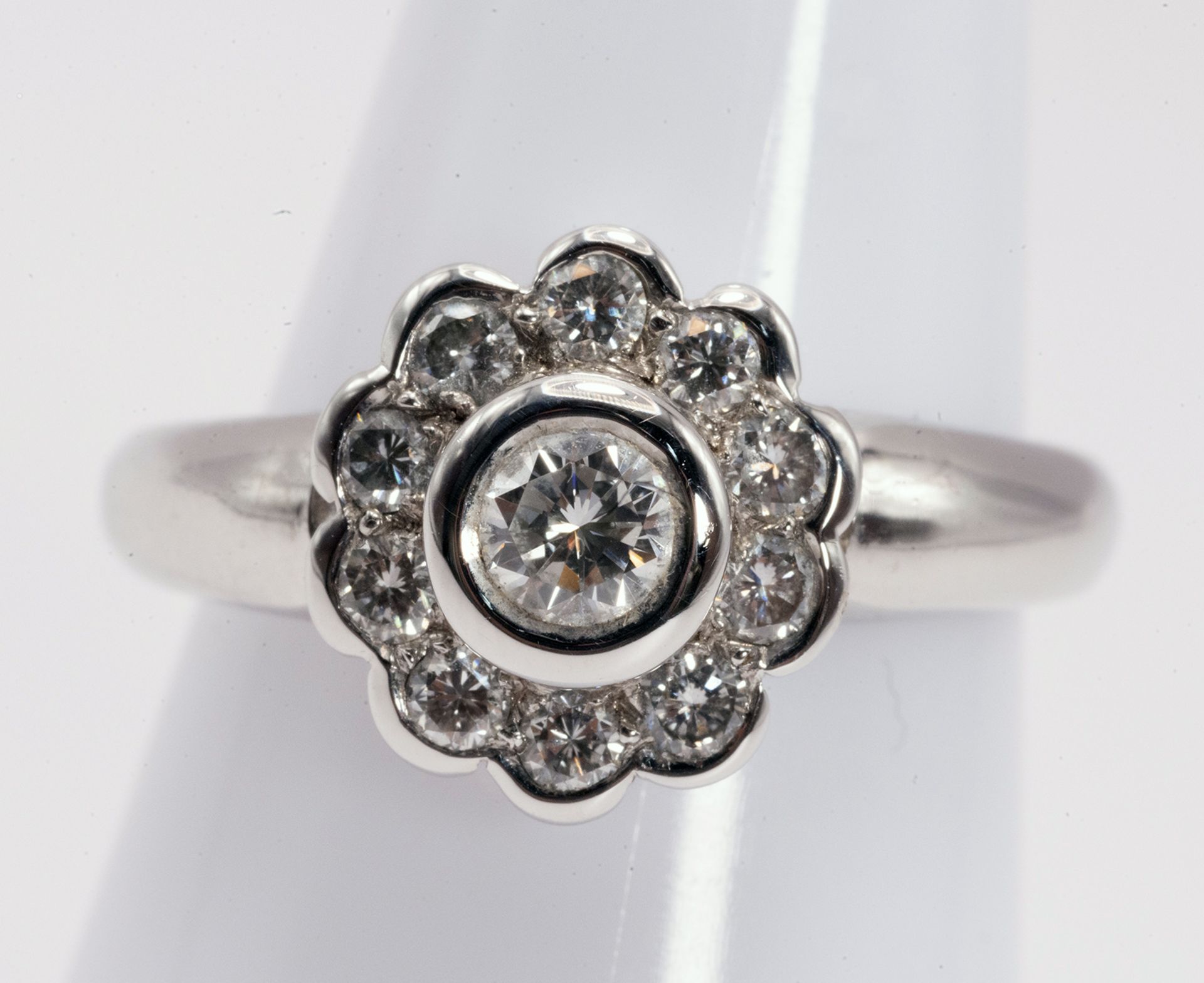 Diamond Rosette Ring - Image 2 of 4