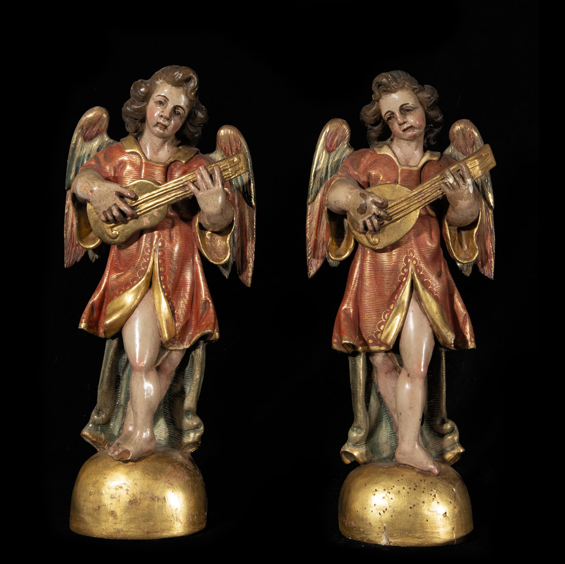 Pair of Elegant Portuguese or Sevillian Musician Angels from the late 16th century. Early 17th centu