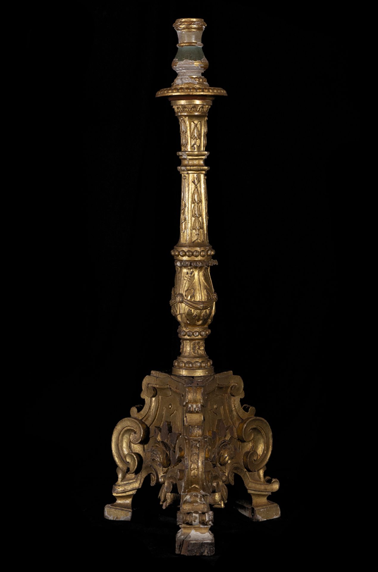 Large Portuguese torch holder in gilded wood, 18th century