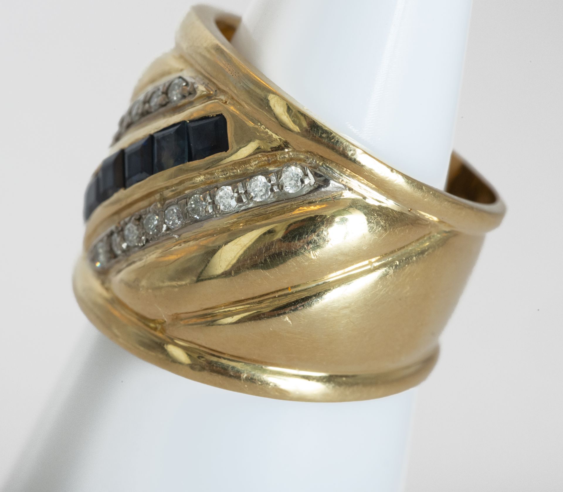 18 kt gold ring with sapphires and diamonds - Image 3 of 3