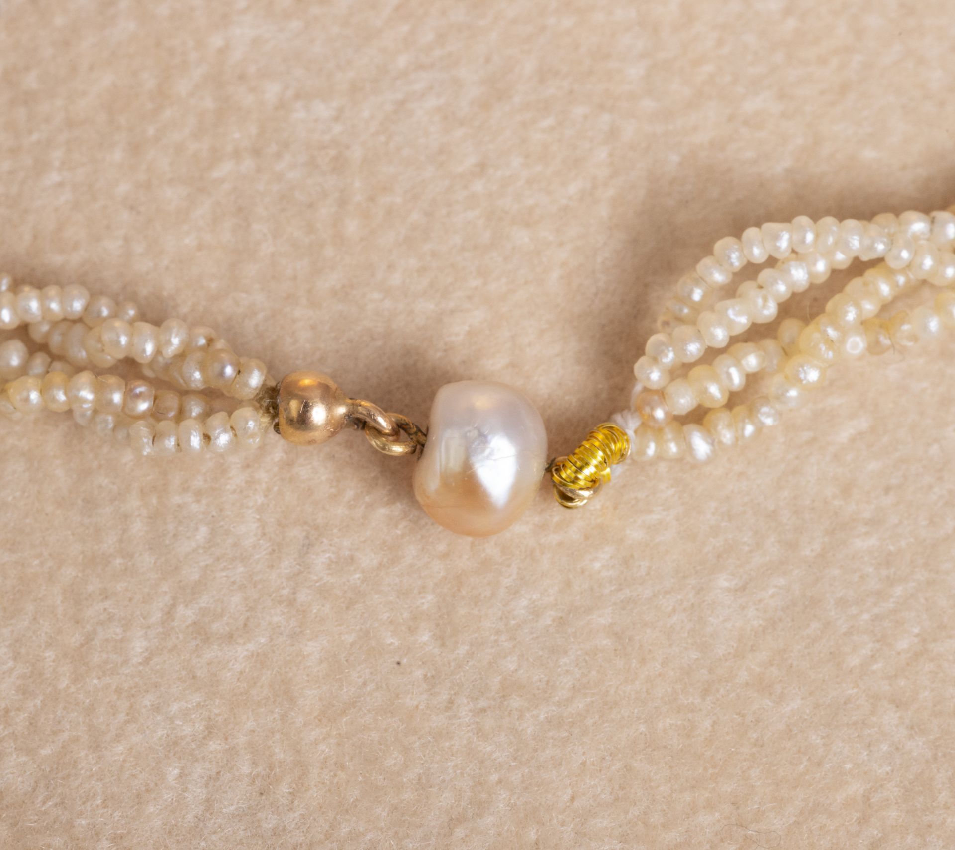 18kt gold choker with natural pearls