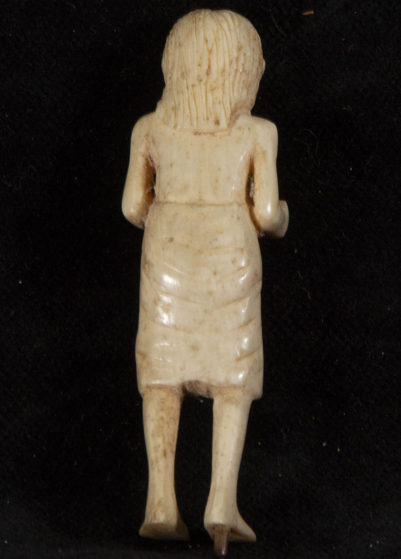 Small donor couple in Indo-Portuguese bone from the 17th century - Image 3 of 5