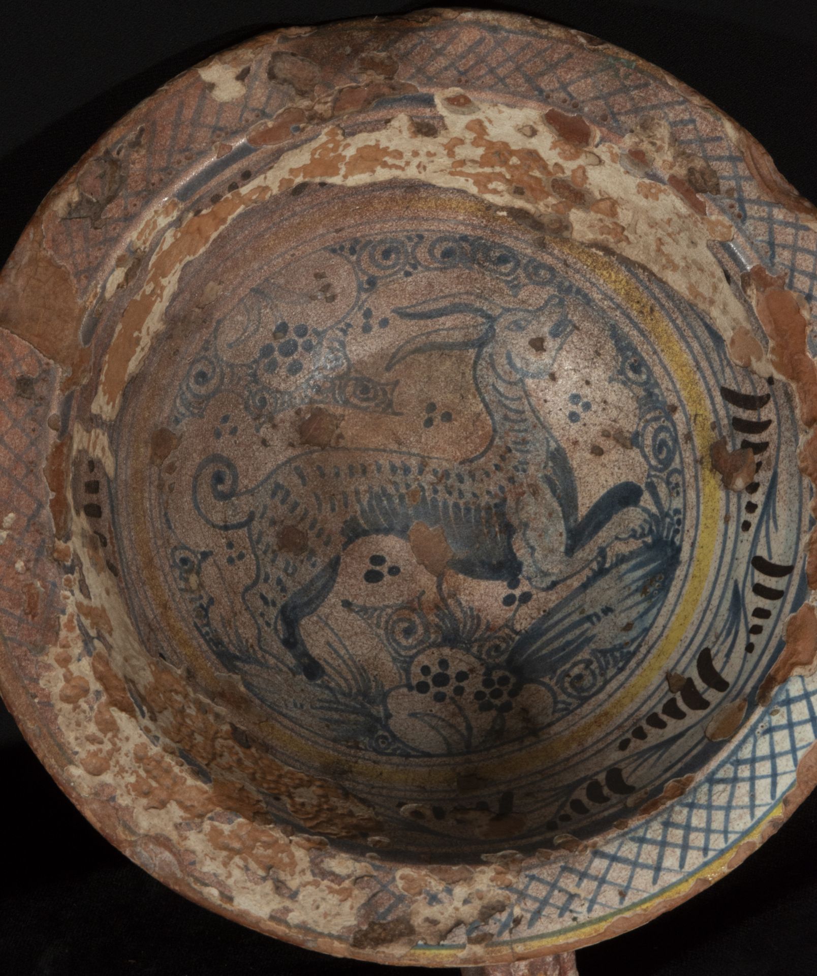 Rare and Exceptional large fruitbowl in Mexican Talavera Ceramics from Tolaná, 17th century Mexican  - Image 2 of 2