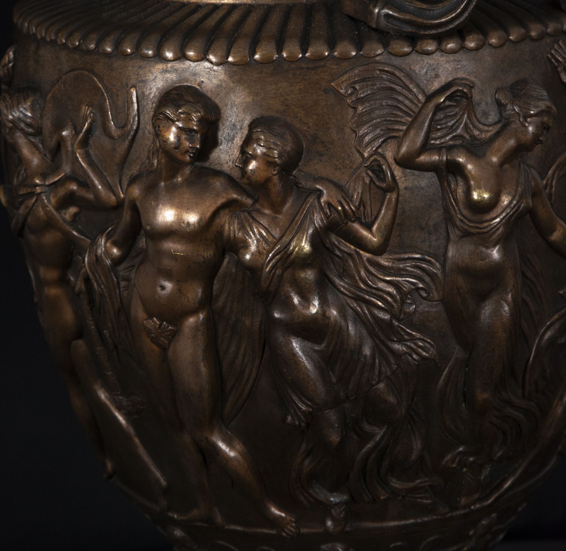Pair of elegant lamps mounted in patinated bronze cups in Neoclassical taste, Italy 19th century - Bild 3 aus 6