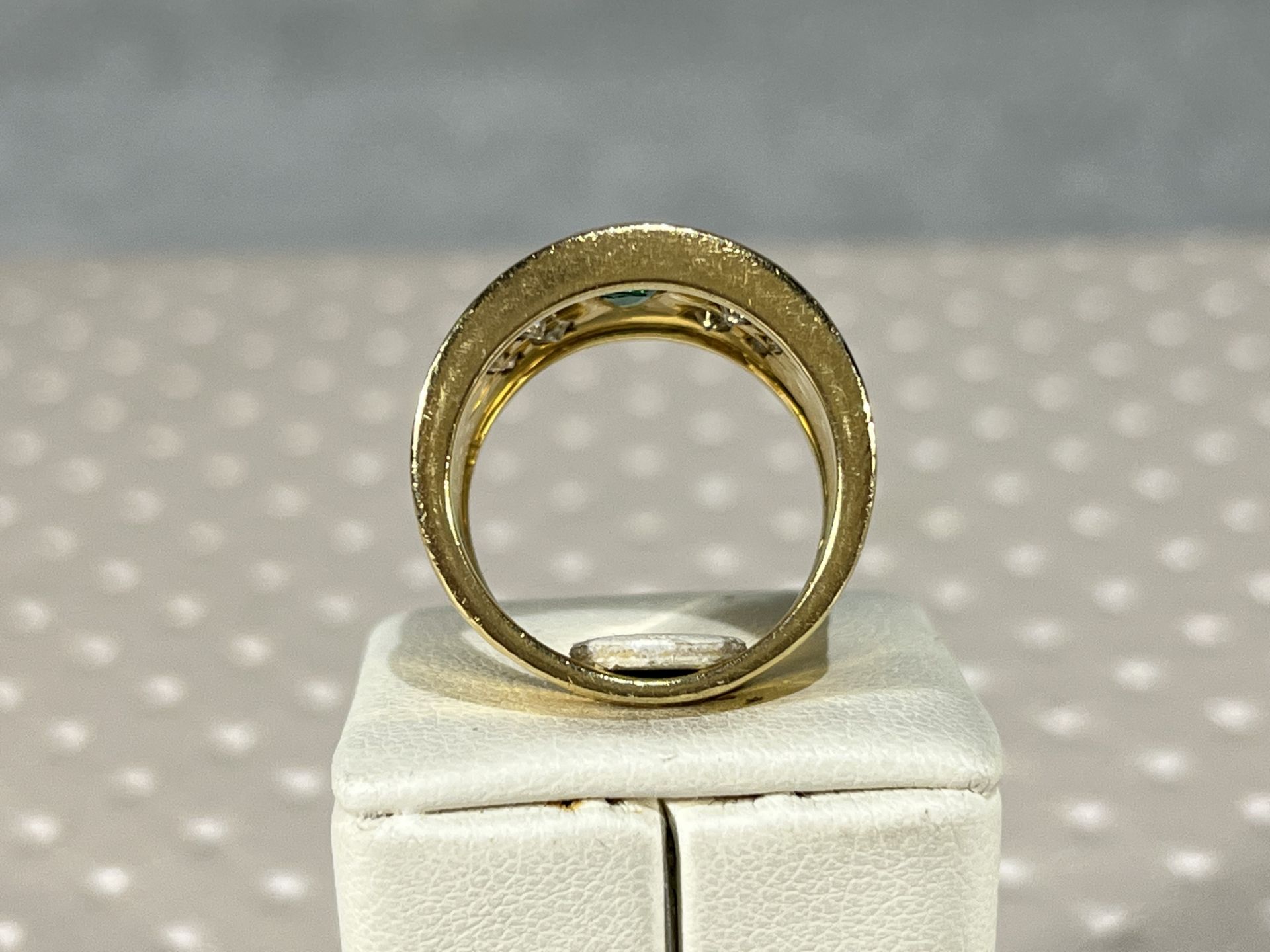 1,5 Muzo emerald solitaire ring with 0,70 ct in brilliant-cut diamonds - Image 4 of 5