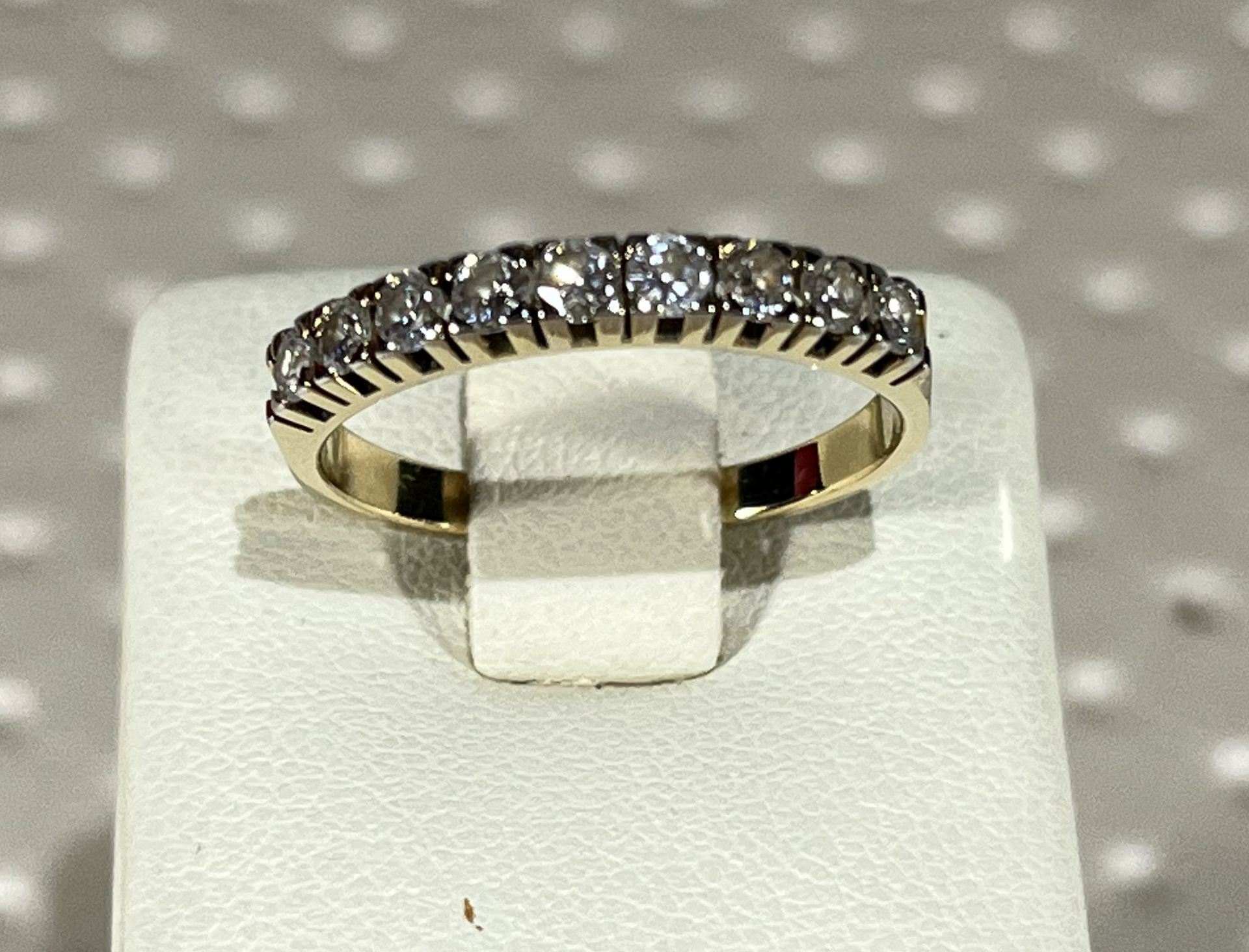 Elegant ring in 18k gold and brilliant cut diamonds - Image 2 of 4