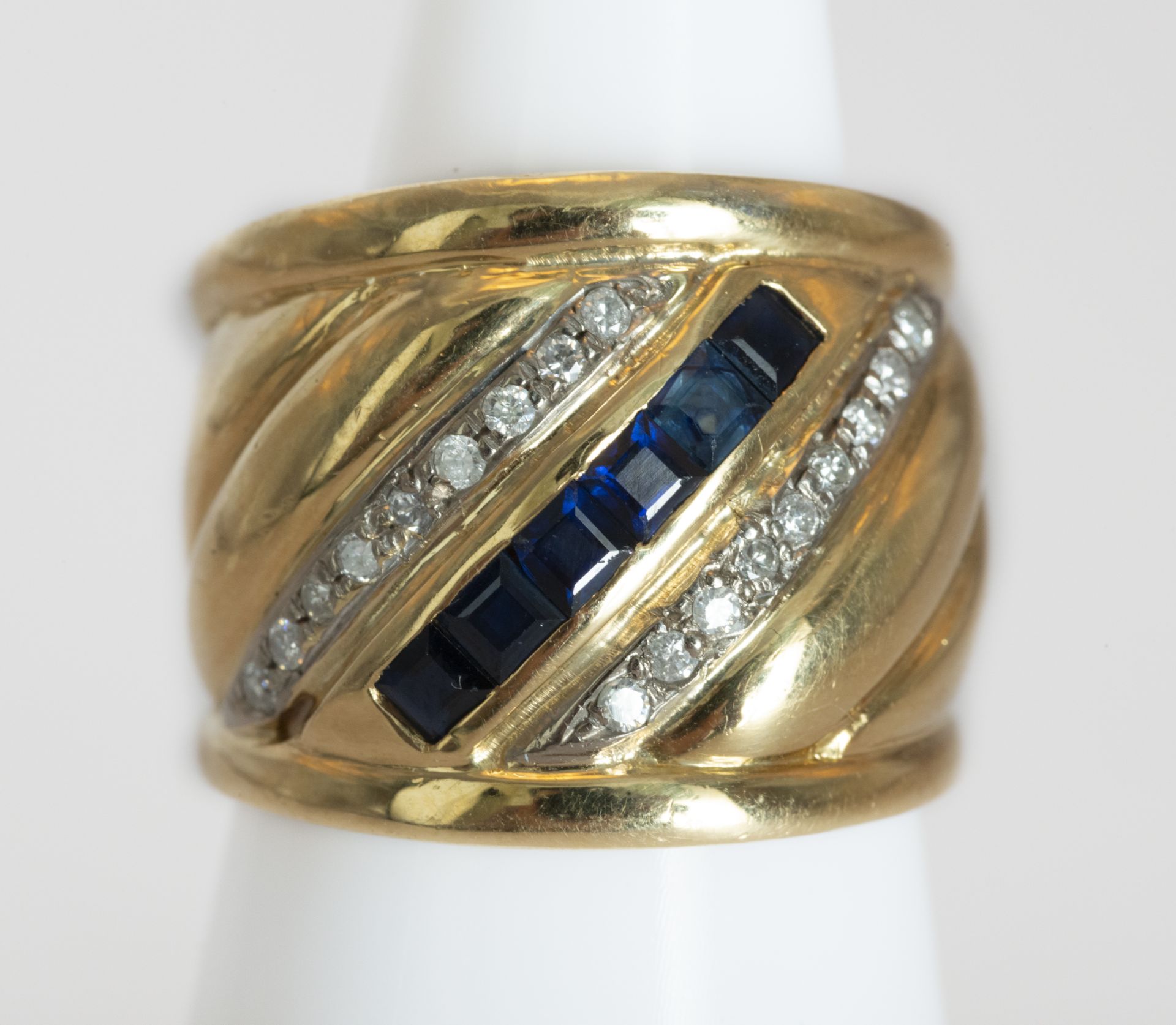 18 kt gold ring with sapphires and diamonds - Bild 2 aus 3