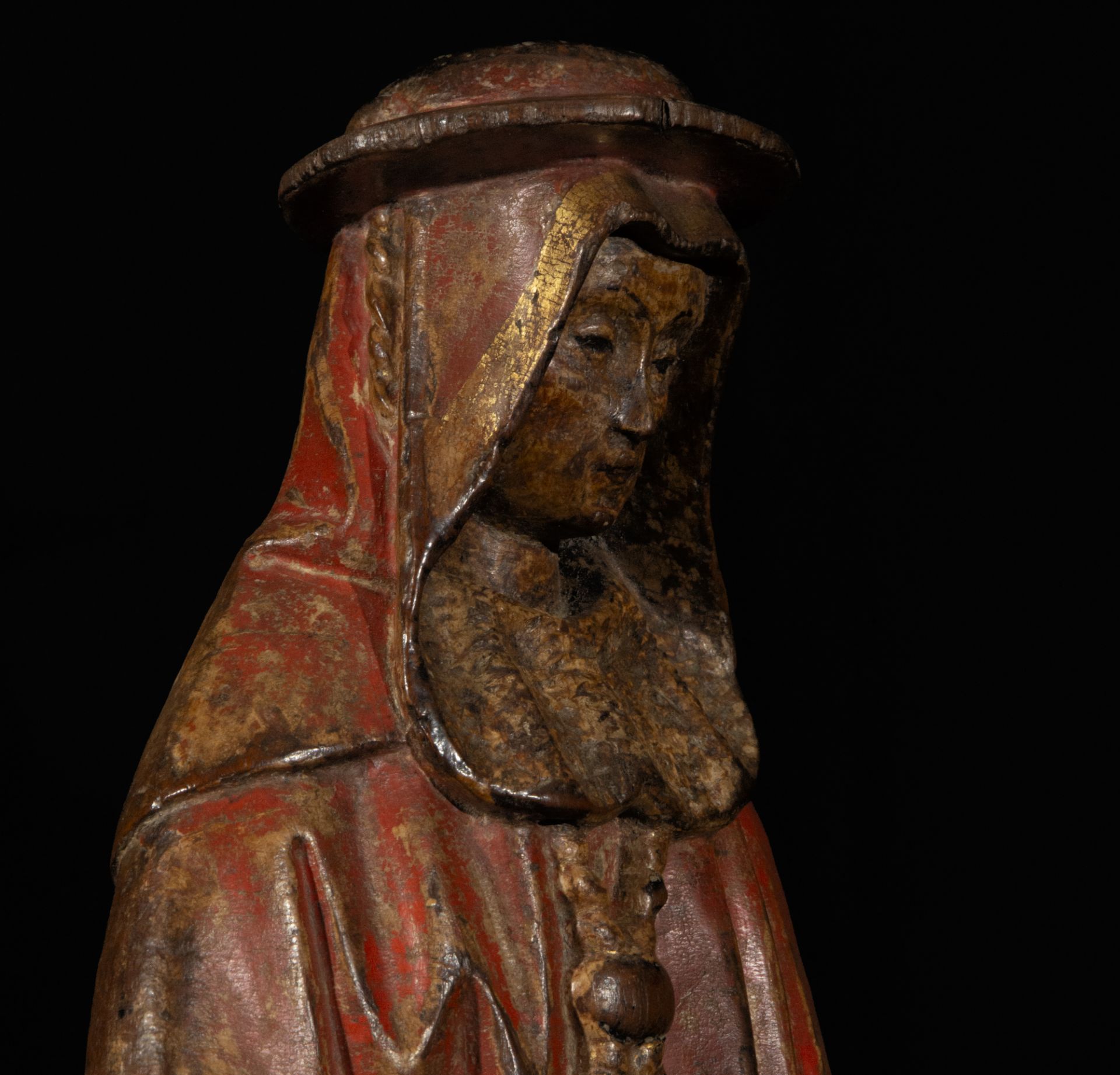 Spectacular Gothic Carving from Mechelen of Cardenal from the 15th century, with original polychrome - Image 5 of 7