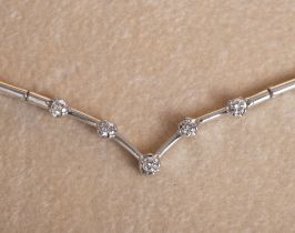 18 kt white gold choker with diamond.