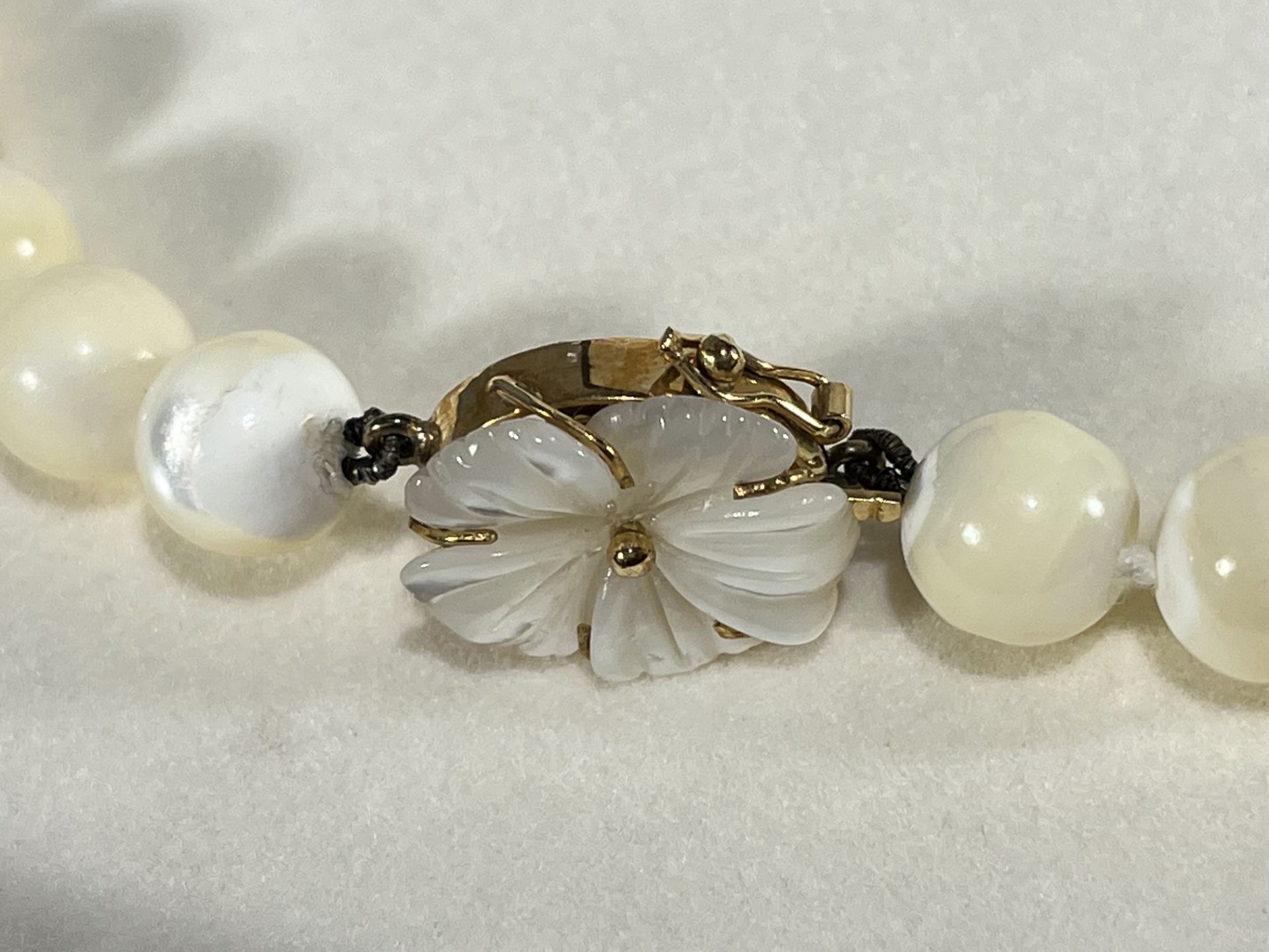 Elegant mother-of-pearl and mother-of-pearl necklace, mounted in 18k gold - Image 4 of 5