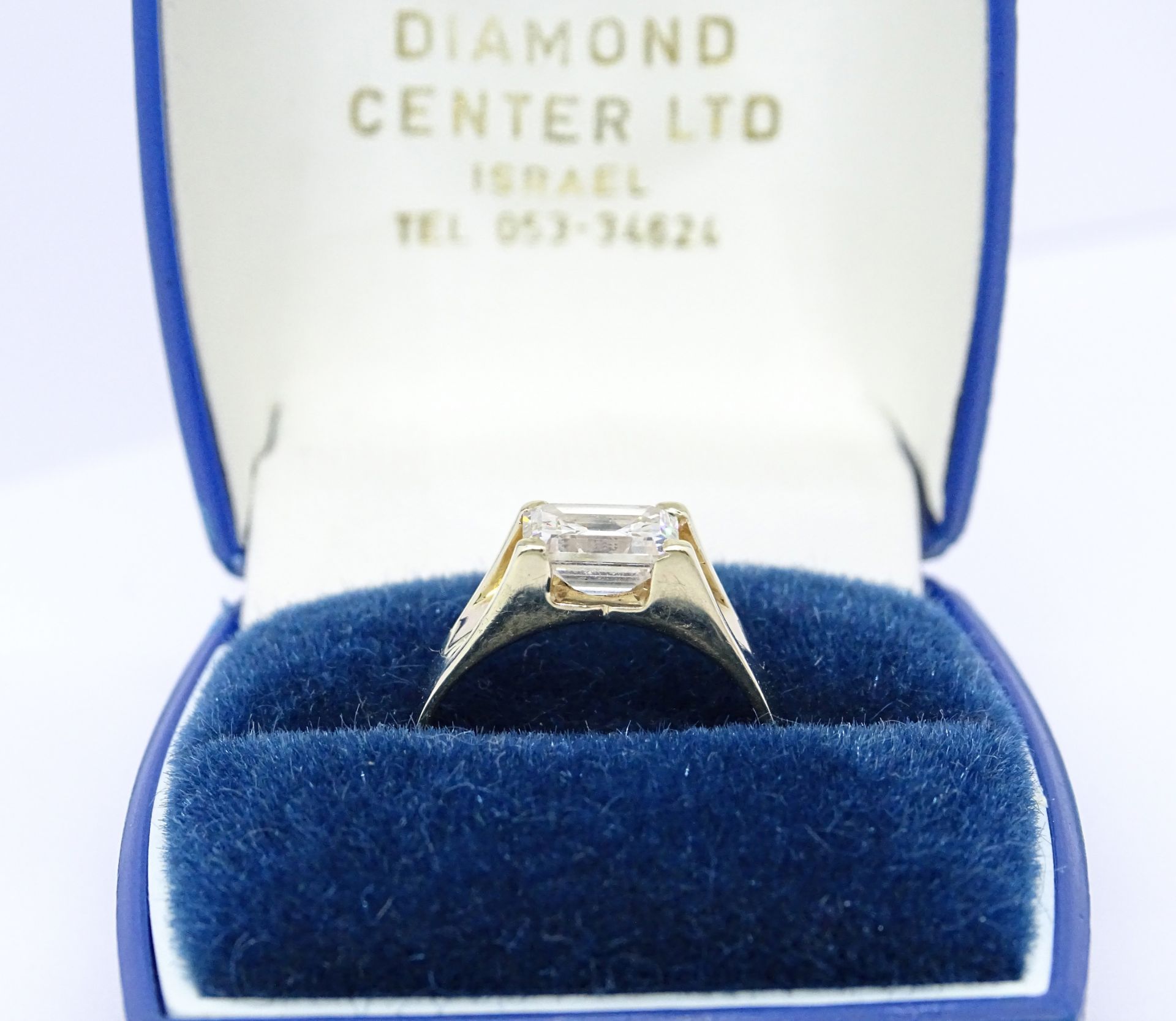 Important Unisex Solitaire Ring for Lady or Gentleman with 1.66 ct emerald cut diamond, mounted in 1 - Image 2 of 5