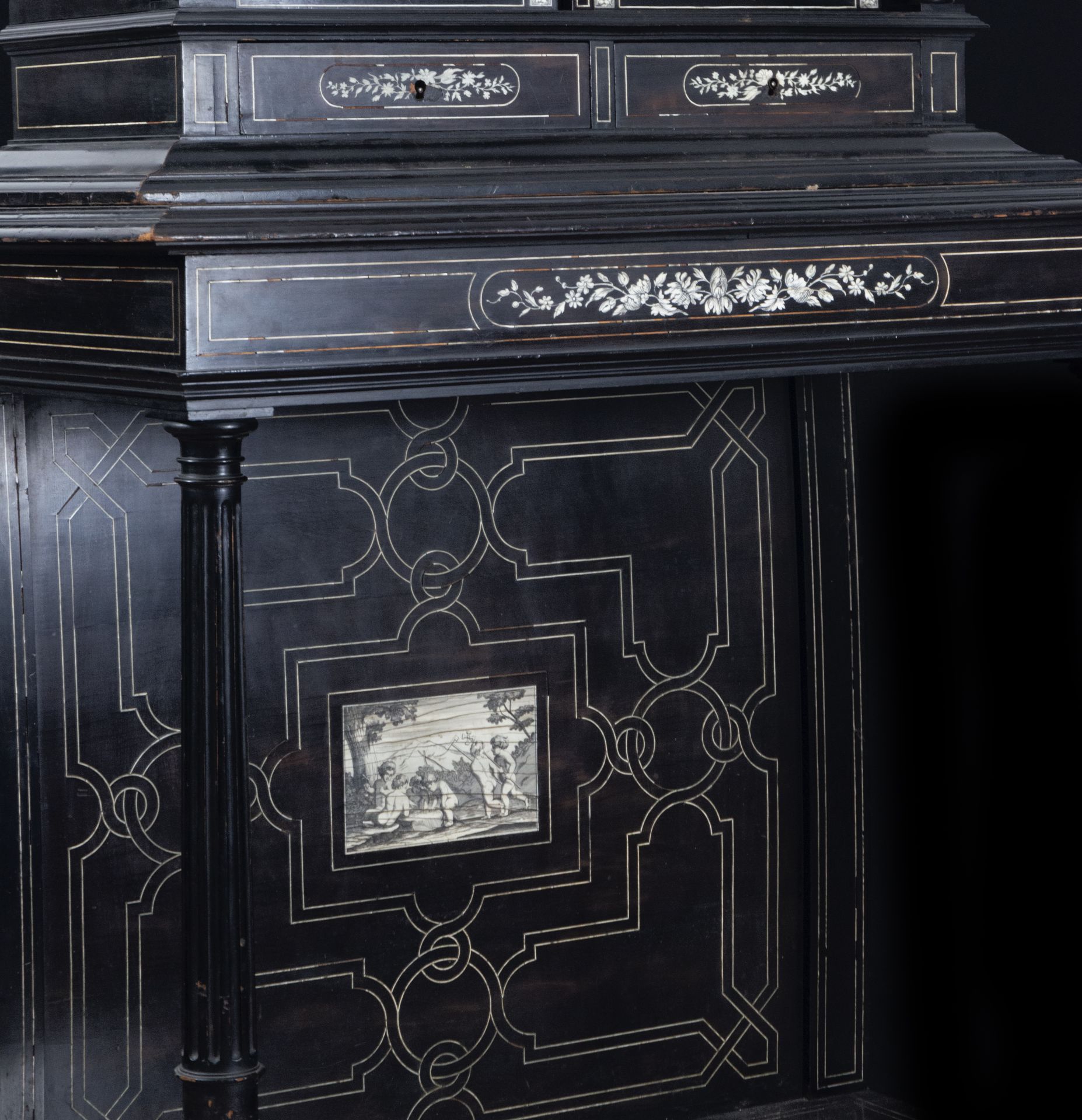 Elegant Florentine bookcase display case in rosewood and bone marquetry, 19th century Italian work - Bild 8 aus 9