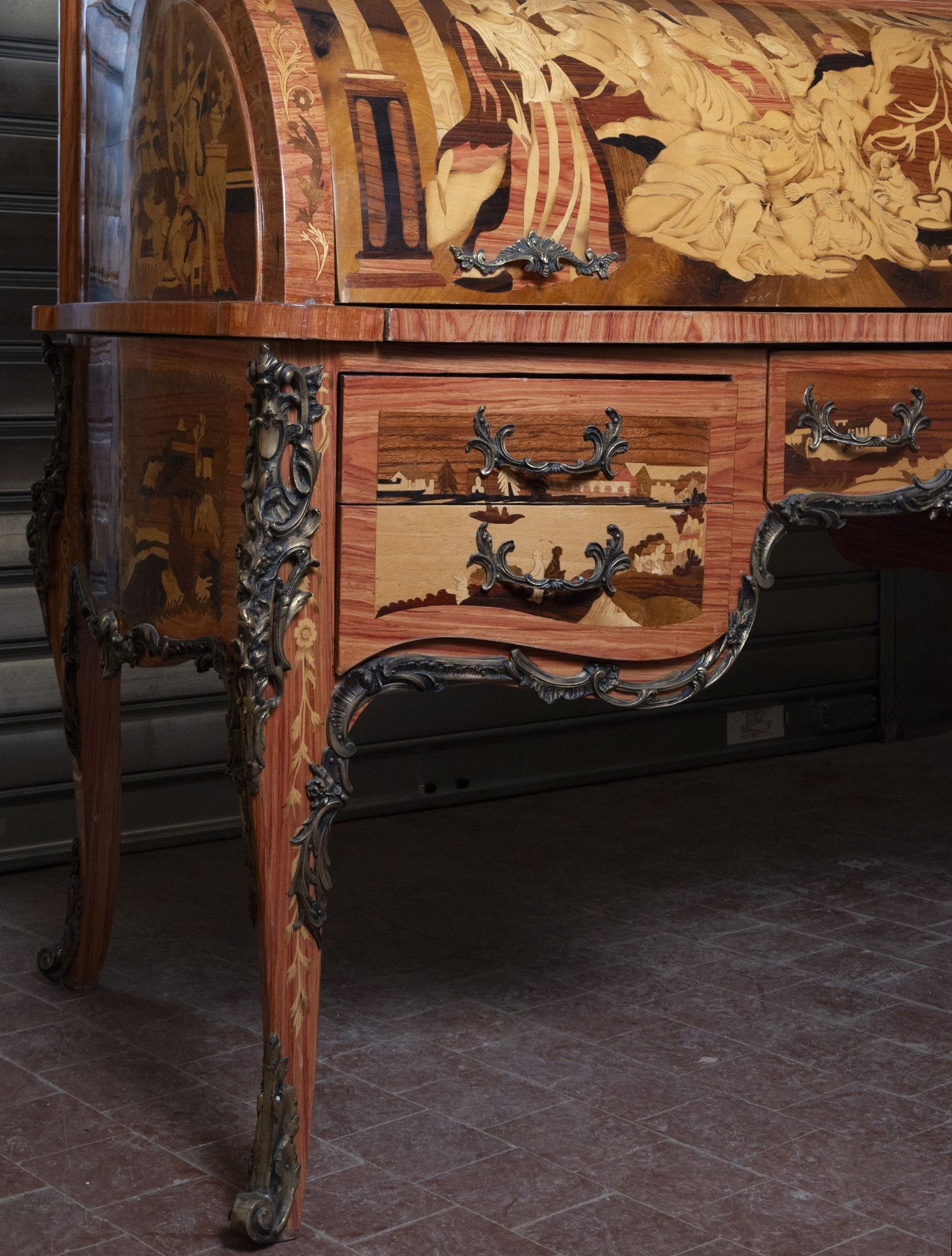 Large "Secretaire du Roi" in Louis XVI style in noble wood marquetry and gilded bronze, 19th century - Bild 9 aus 9