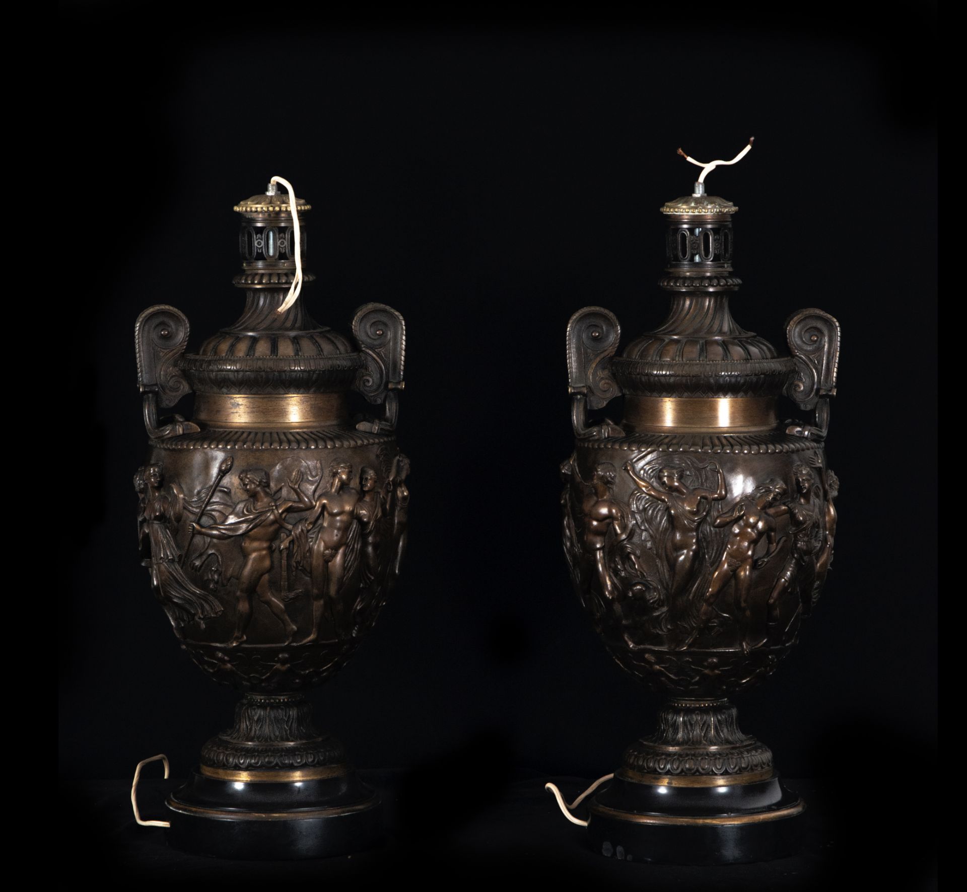 Pair of elegant lamps mounted in patinated bronze cups in Neoclassical taste, Italy 19th century
