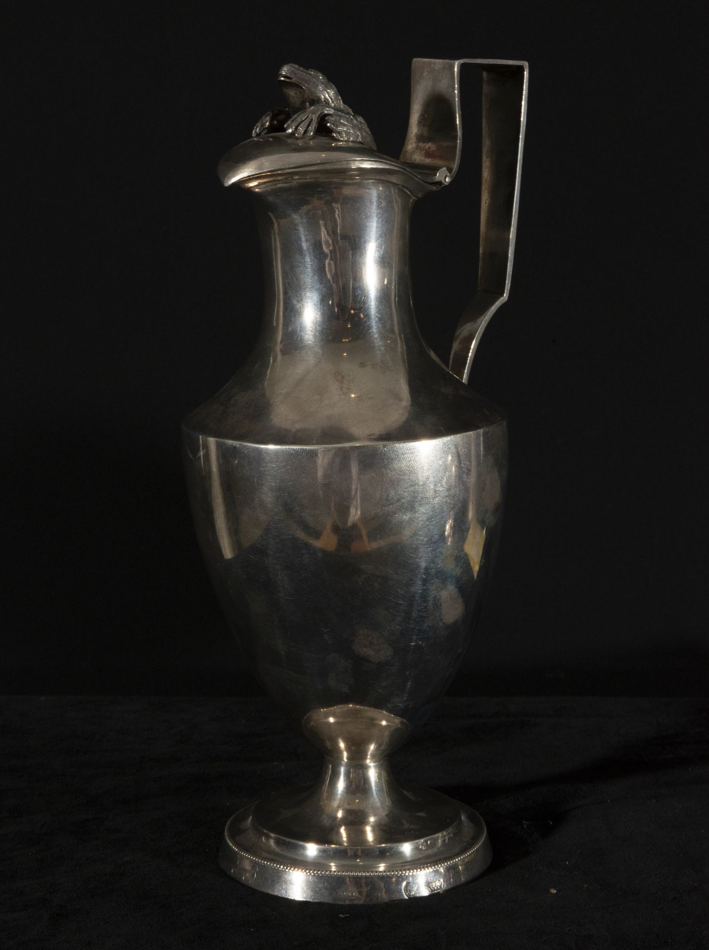 Set of sterling silver pitcher and salt in Spanish silver, late XVIII century, Cordoba marks - Image 3 of 7